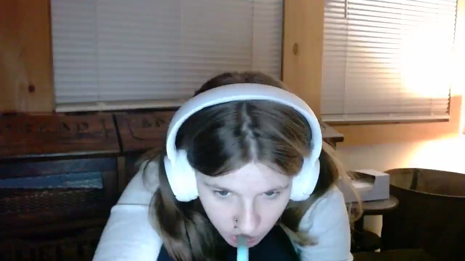 Gallery image thumbnail from sabrinalex's myfreecams stream on, 01/27/2026, 01:32 image 16 of 20