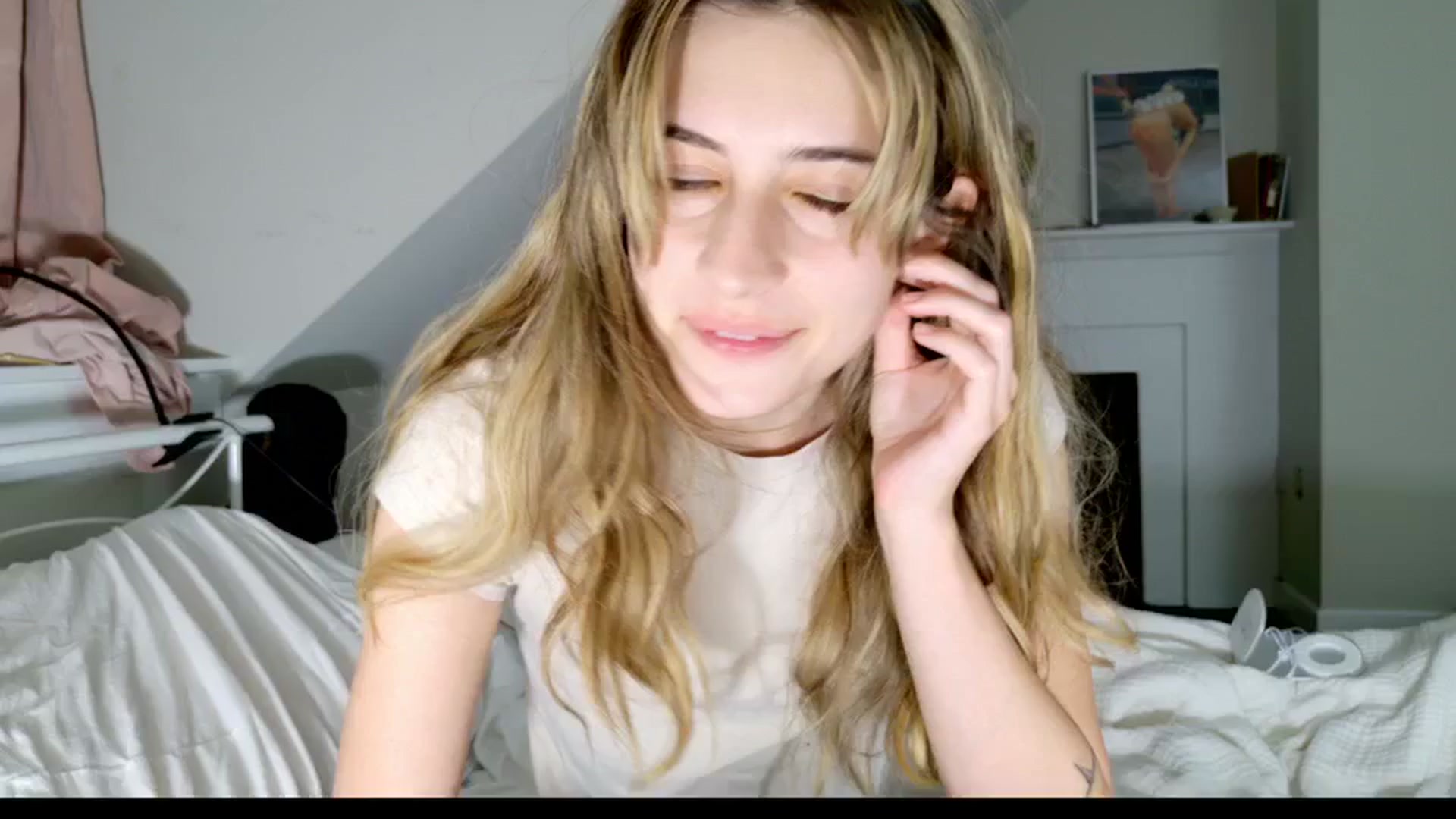 Gallery image thumbnail from sage_bunny's myfreecams stream on, 05/01/2025, 01:37 image 4 of 20