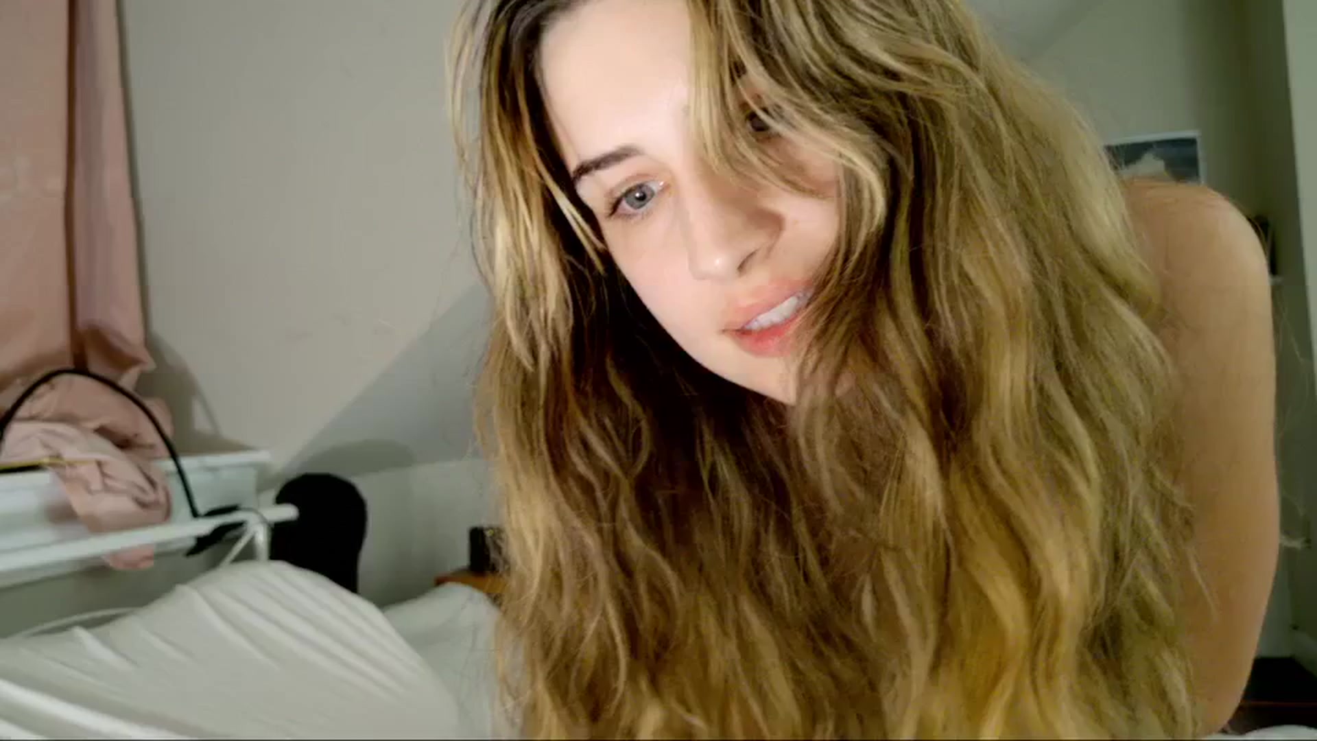 Gallery image thumbnail from sage_bunny's myfreecams stream on, 05/07/2025, 04:37 image 17 of 20