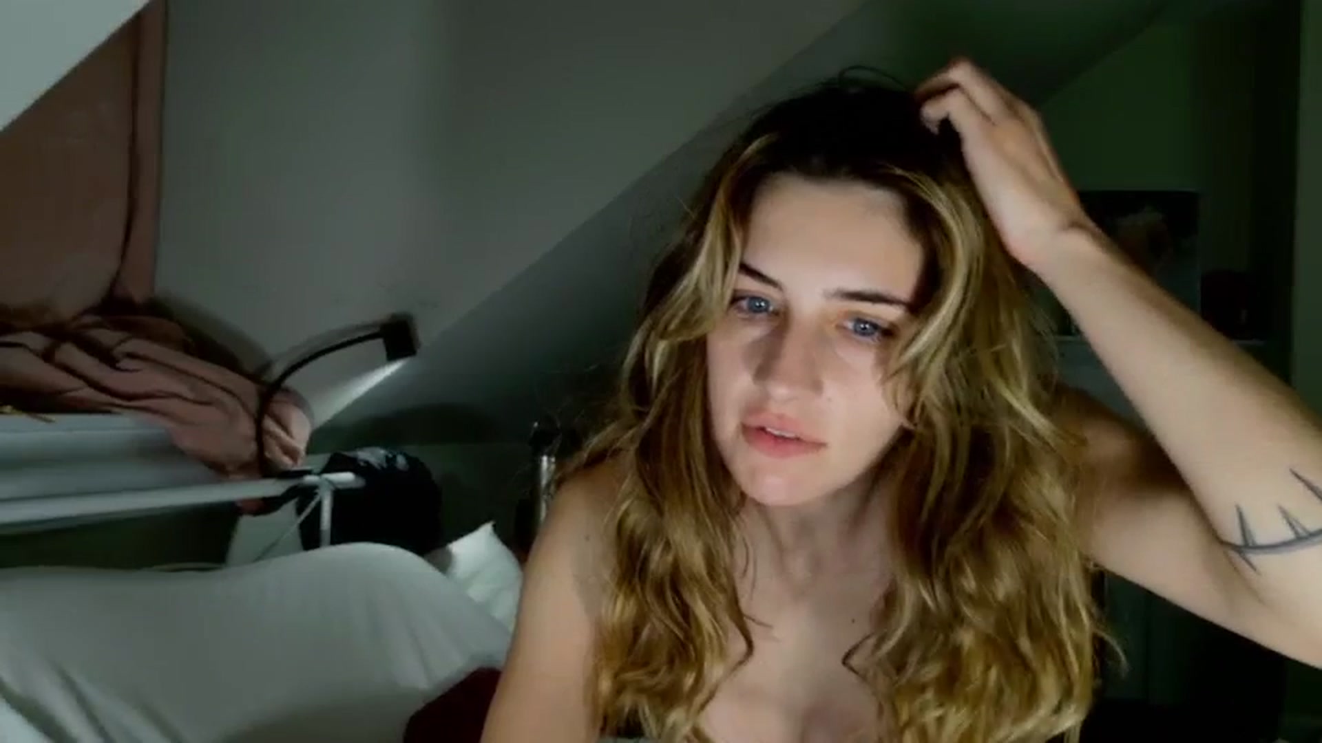Gallery image thumbnail from sage_bunny's myfreecams stream on, 05/16/2025, 03:48 image 11 of 20