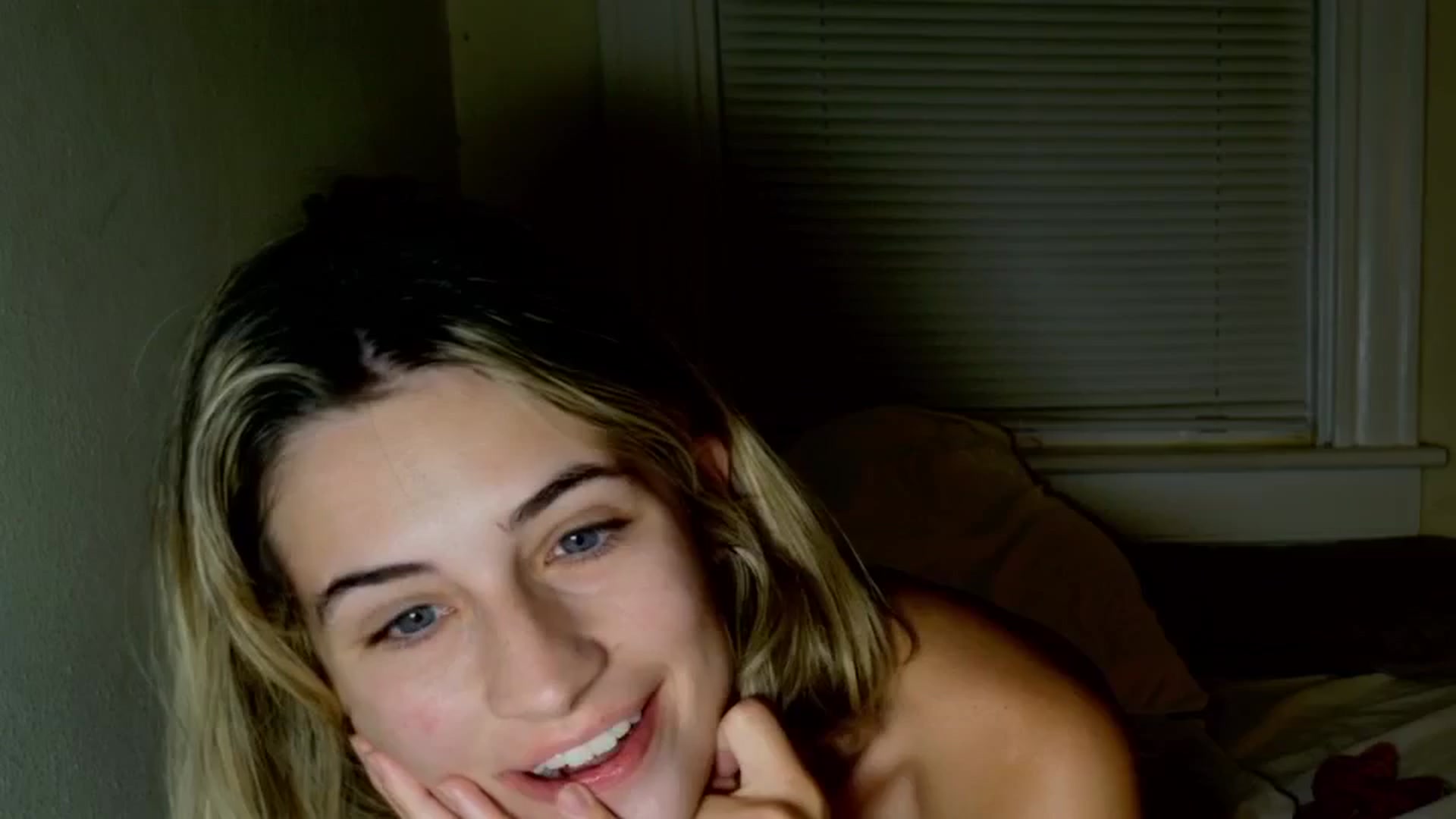 Gallery image thumbnail from sage_bunny's myfreecams stream on, 09/04/2025, 05:19 image 7 of 20