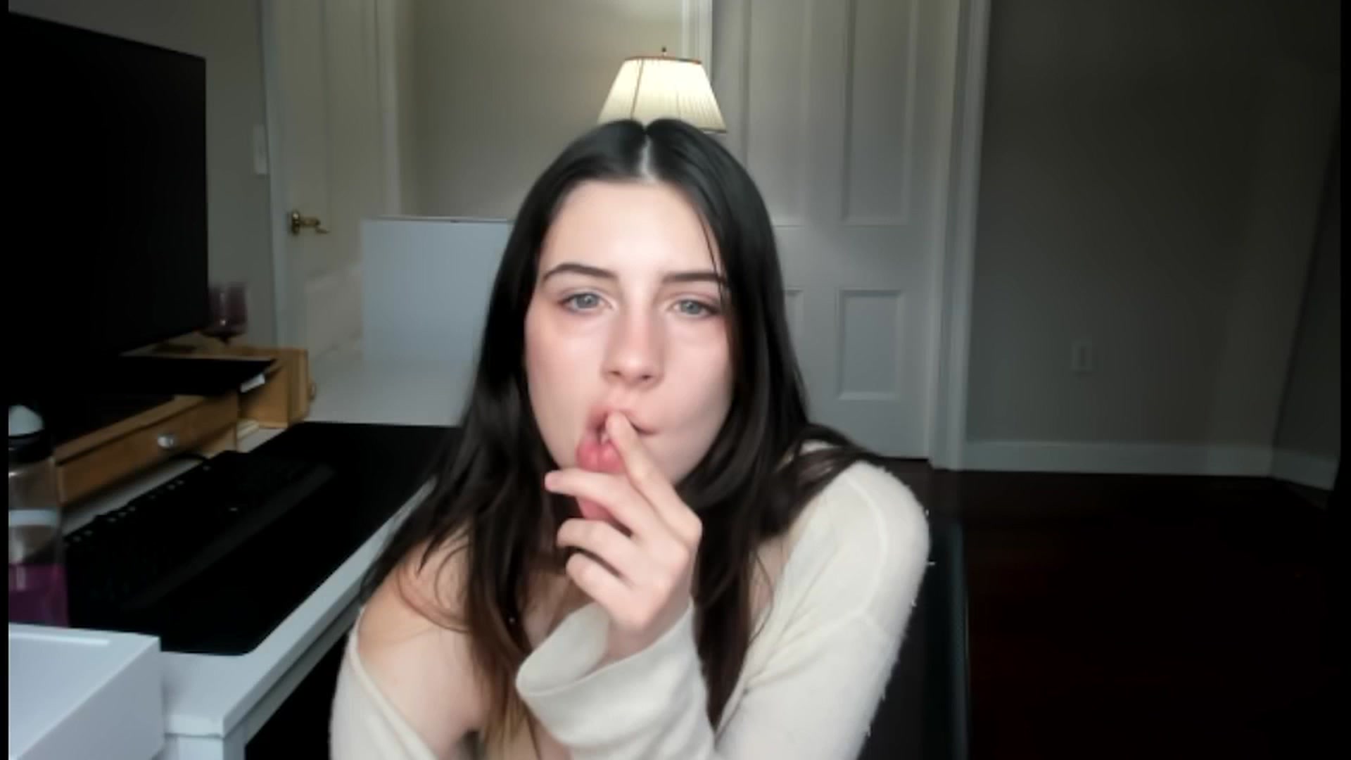 Gallery image thumbnail from sagebunny1's myfreecams stream on, 01/06/2025, 18:32 image 11 of 20