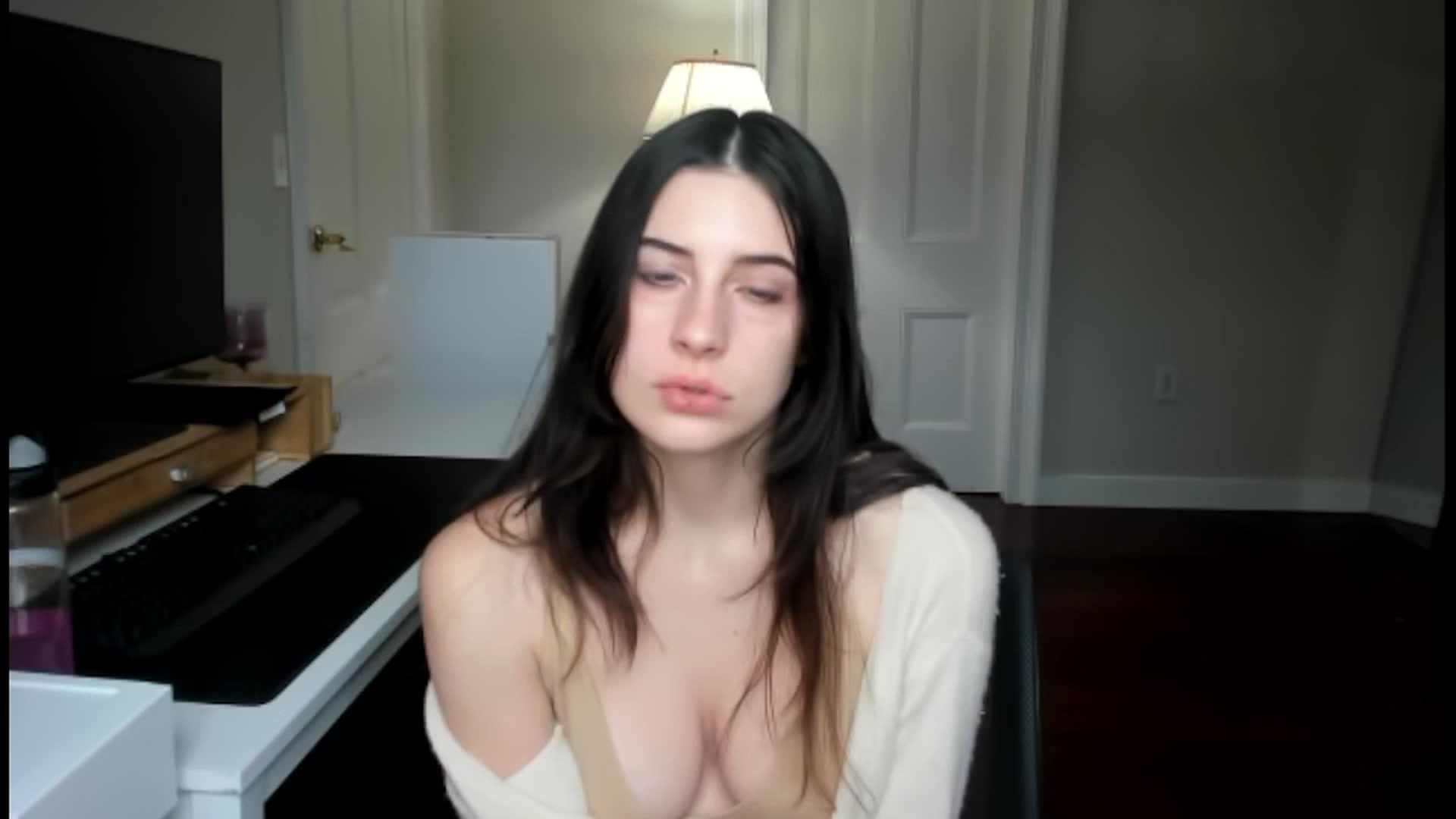 Gallery image thumbnail from sagebunny1's myfreecams stream on, 01/06/2025, 18:32 image 10 of 20