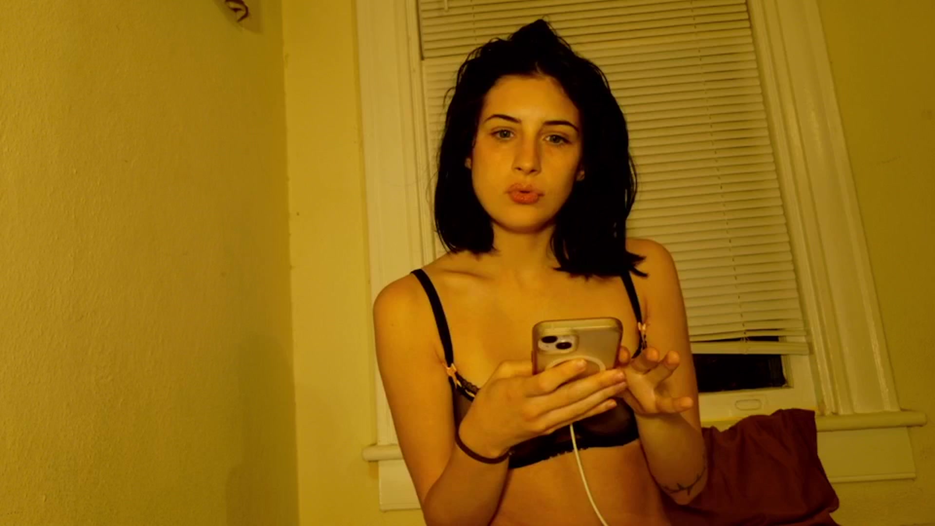 Gallery image thumbnail from sagerains's myfreecams stream on, 10/31/2025, 05:34 image 15 of 20
