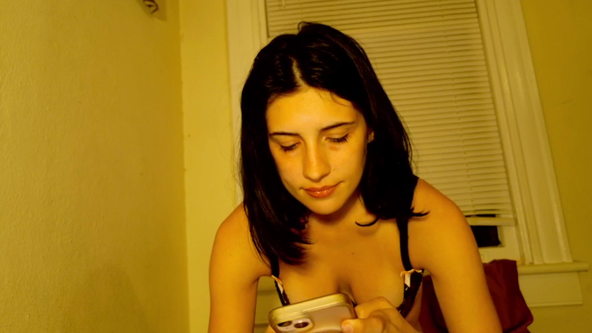 Gallery image thumbnail from sagerains's myfreecams stream on, 10/31/2025, 05:34 image 11 of 20