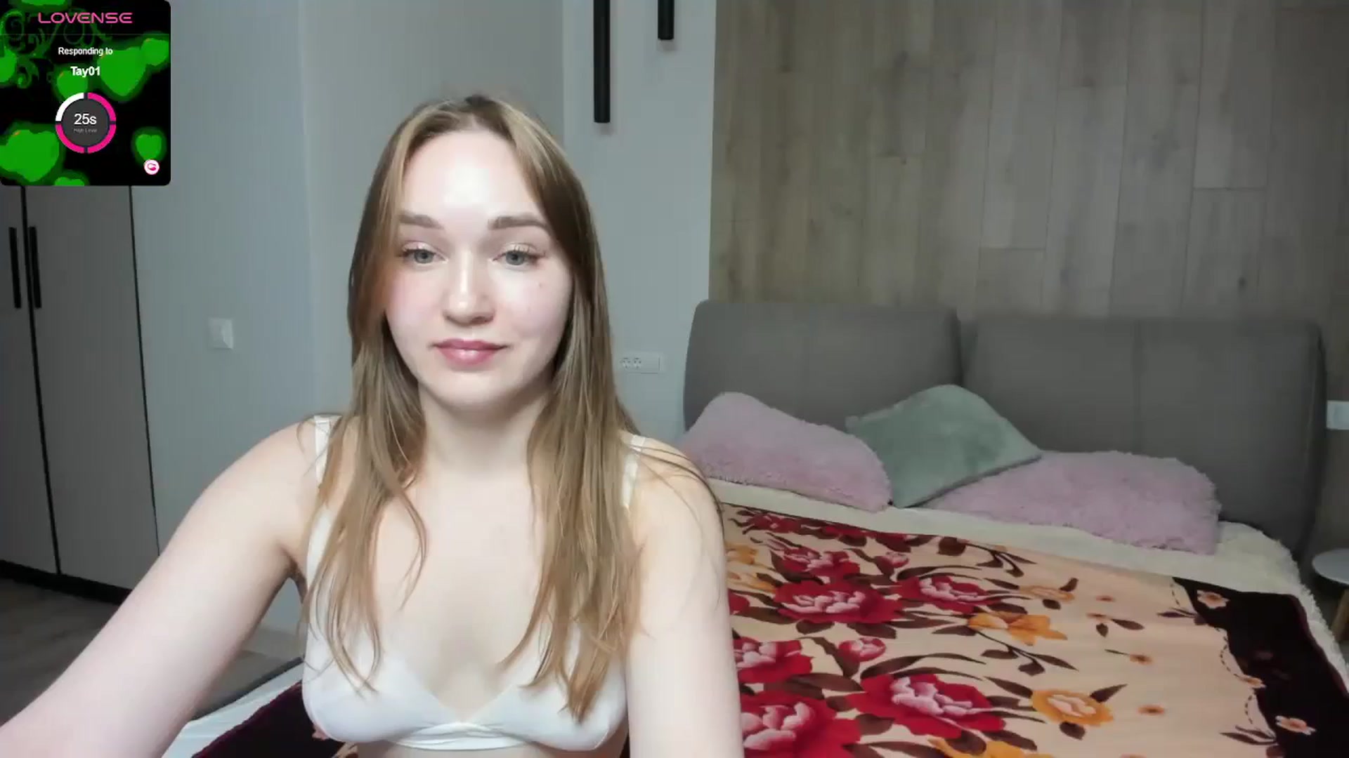 Gallery image thumbnail from samantamoons's myfreecams stream on, 02/15/2024, 16:00 image 8 of 20