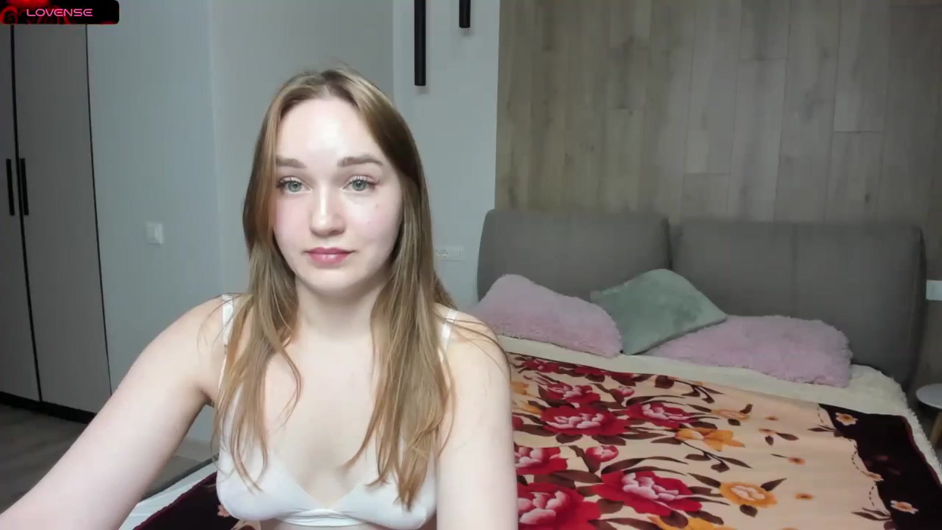 Gallery image thumbnail from samantamoons's myfreecams stream on, 02/15/2024, 16:00 image 6 of 20