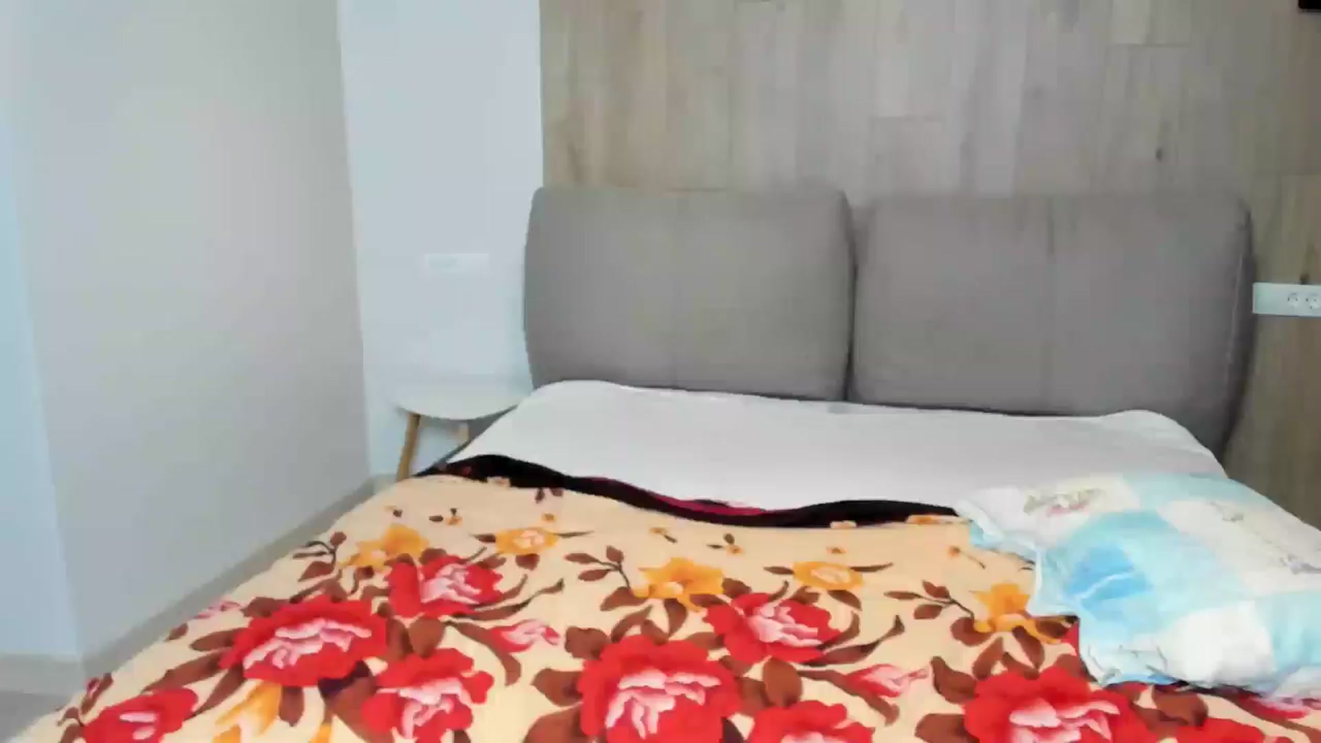 Gallery image thumbnail from samantamoons's myfreecams stream on, 05/03/2024, 23:18 image 17 of 20
