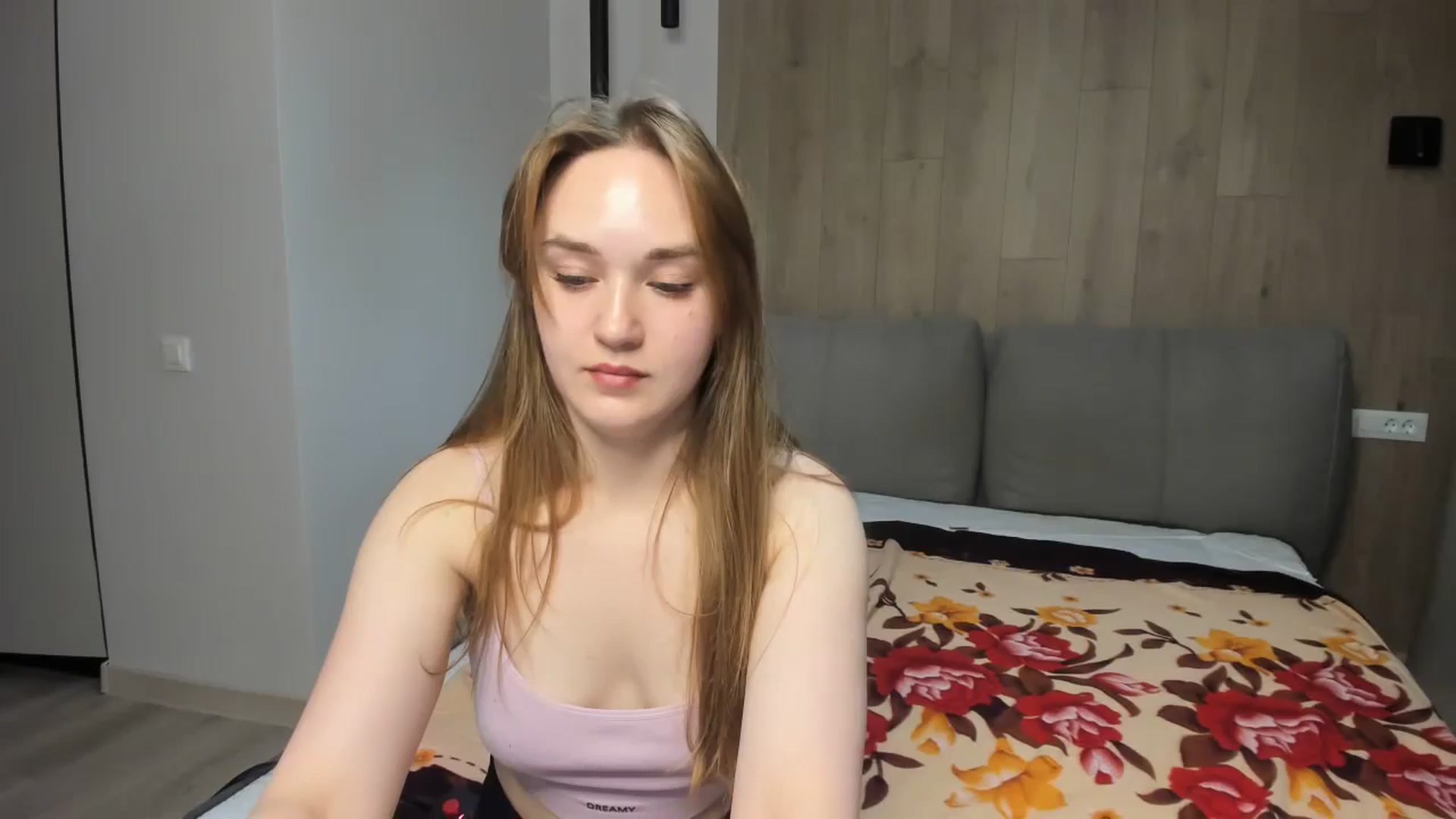 Gallery image thumbnail from samantamoons's myfreecams stream on, 05/13/2024, 20:19 image 15 of 20