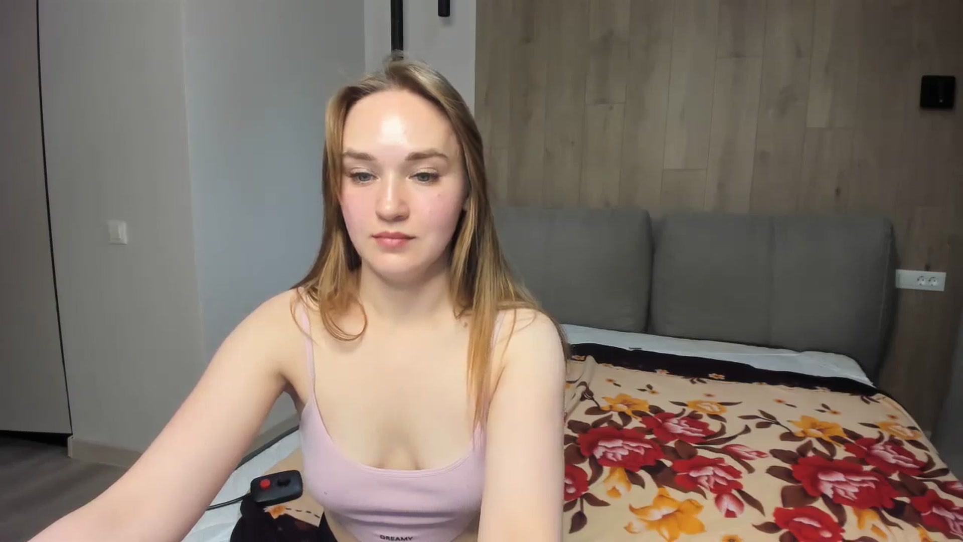 Gallery image thumbnail from samantamoons's myfreecams stream on, 05/13/2024, 21:03 image 18 of 20