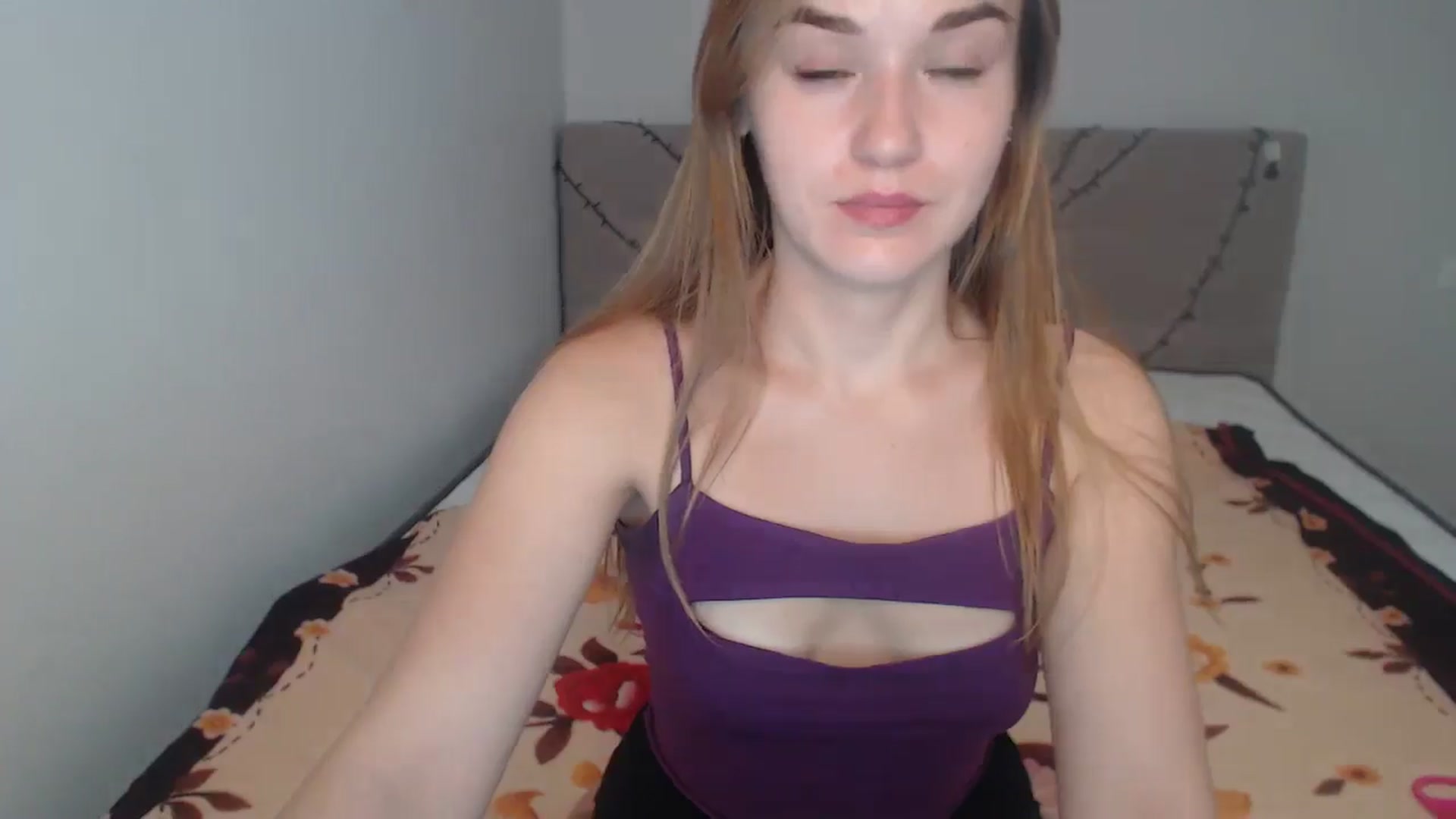 Gallery image thumbnail from samantamoons's myfreecams stream on, 08/07/2024, 21:29 image 5 of 20