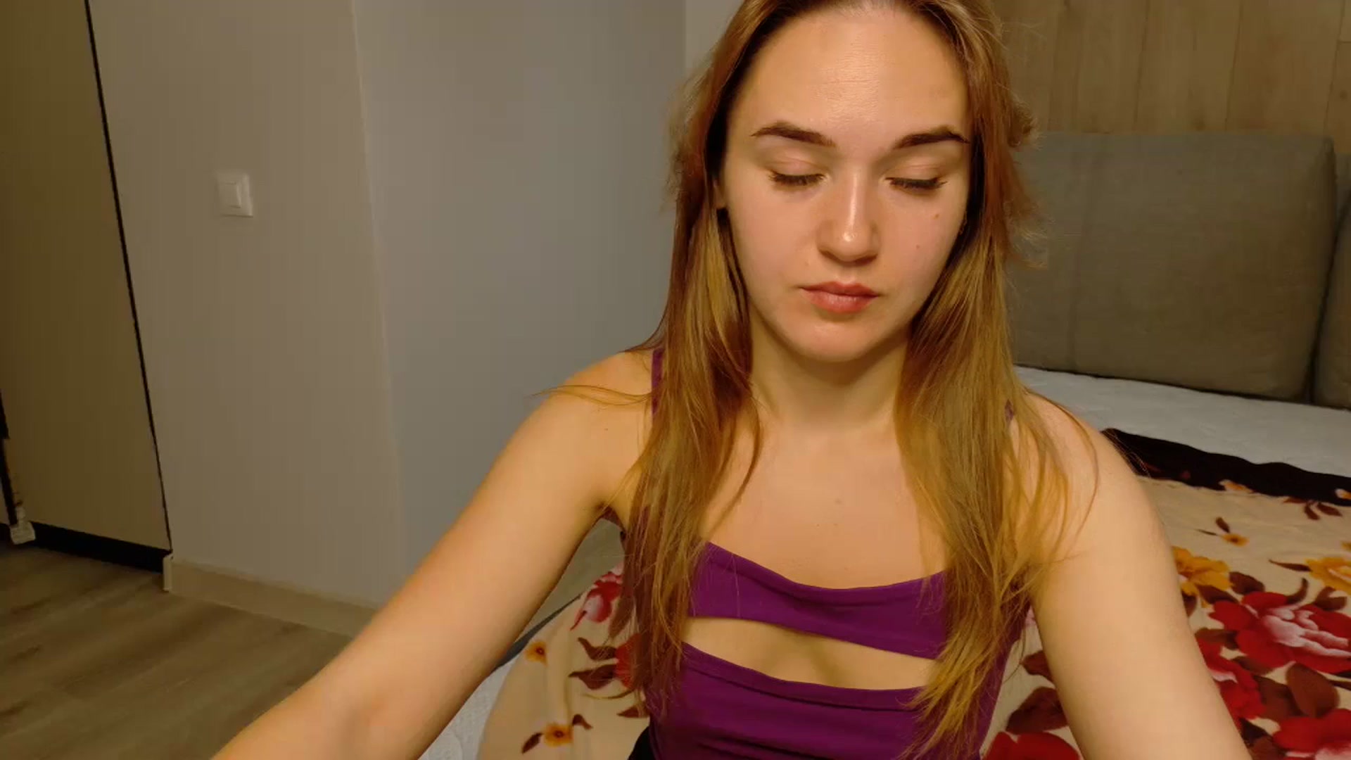 Gallery image thumbnail from samantamoons's myfreecams stream on, 09/08/2024, 21:20 image 1 of 20