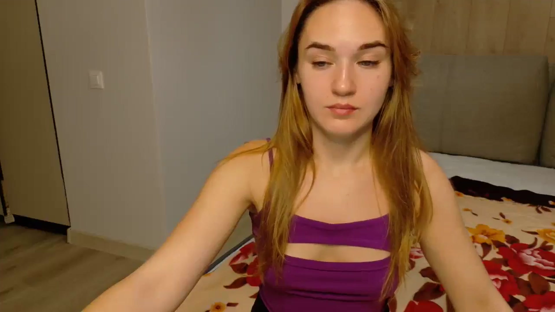 Gallery image thumbnail from samantamoons's myfreecams stream on, 09/08/2024, 21:20 image 3 of 20