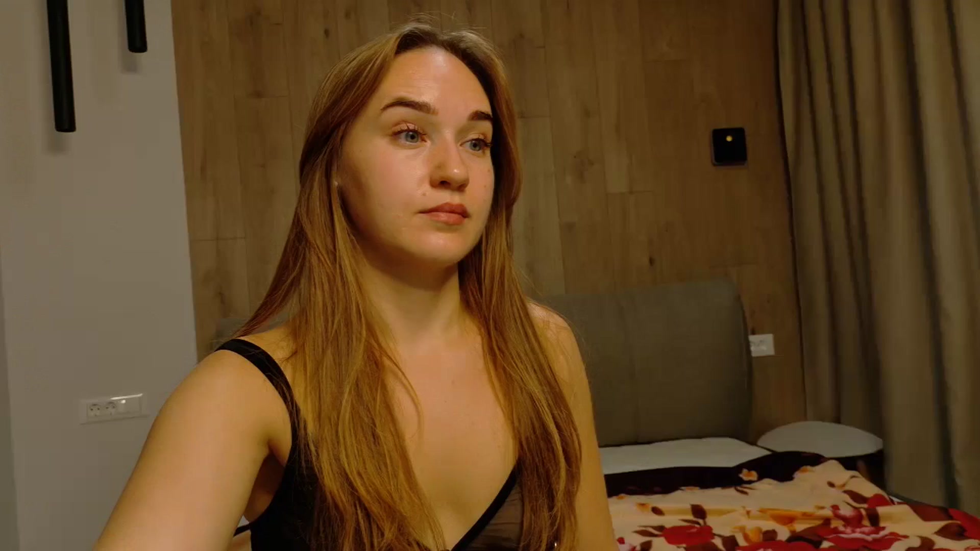 Gallery image thumbnail from samantamoons's myfreecams stream on, 09/17/2024, 21:37 image 4 of 20
