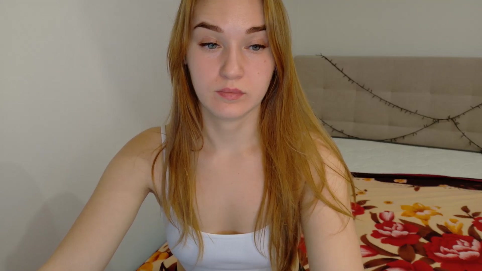 Gallery image thumbnail from samantamoons's myfreecams stream on, 10/21/2024, 20:10 image 19 of 20