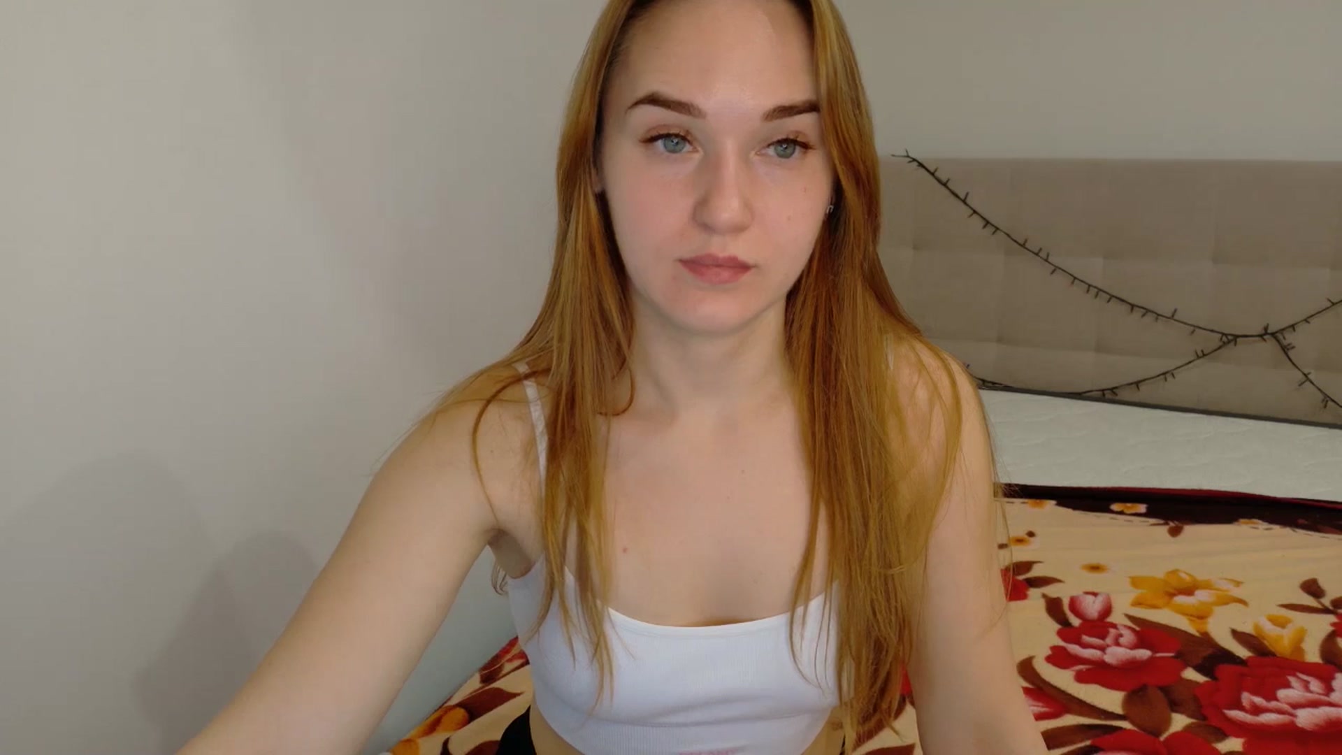 Gallery image thumbnail from samantamoons's myfreecams stream on, 10/21/2024, 20:10 image 14 of 20