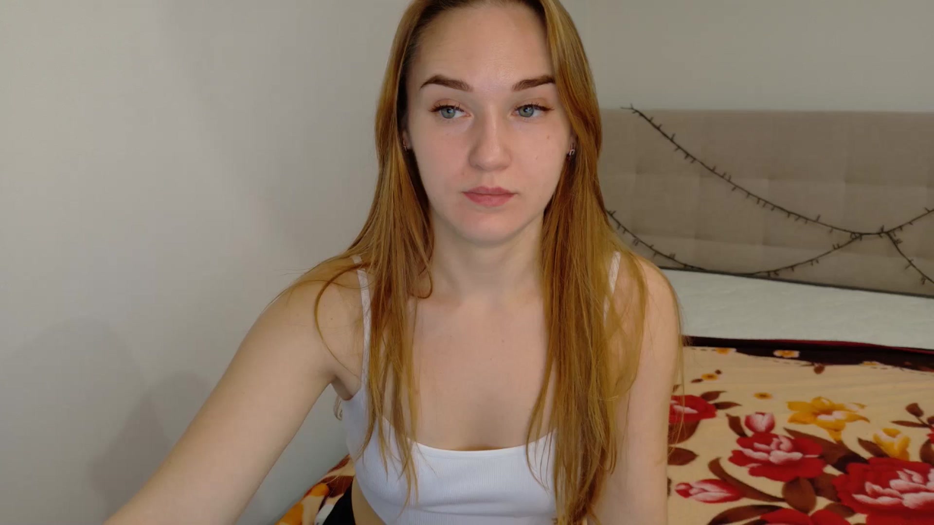 Gallery image thumbnail from samantamoons's myfreecams stream on, 10/21/2024, 20:10 image 10 of 20