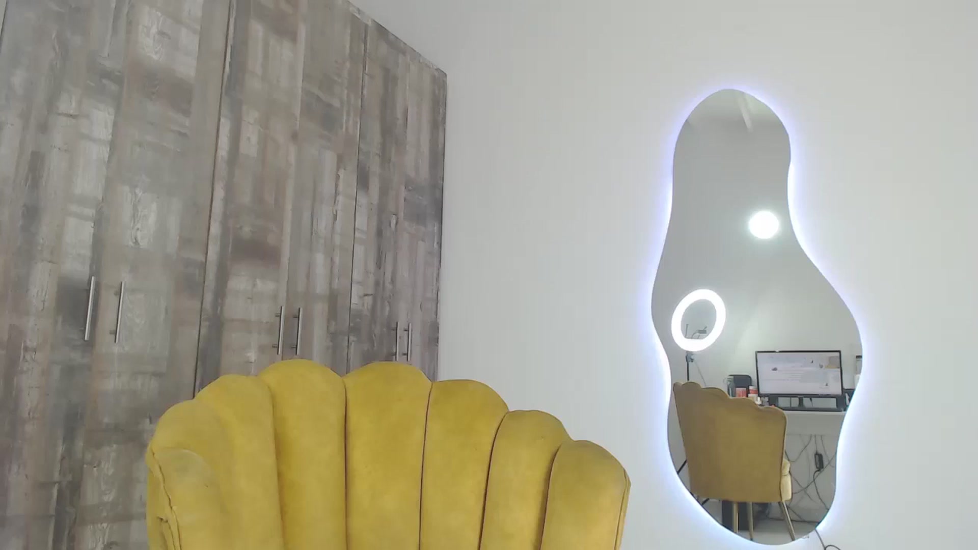 Gallery image thumbnail from samantha_boom's myfreecams stream on, 02/24/2025, 20:17 image 14 of 20