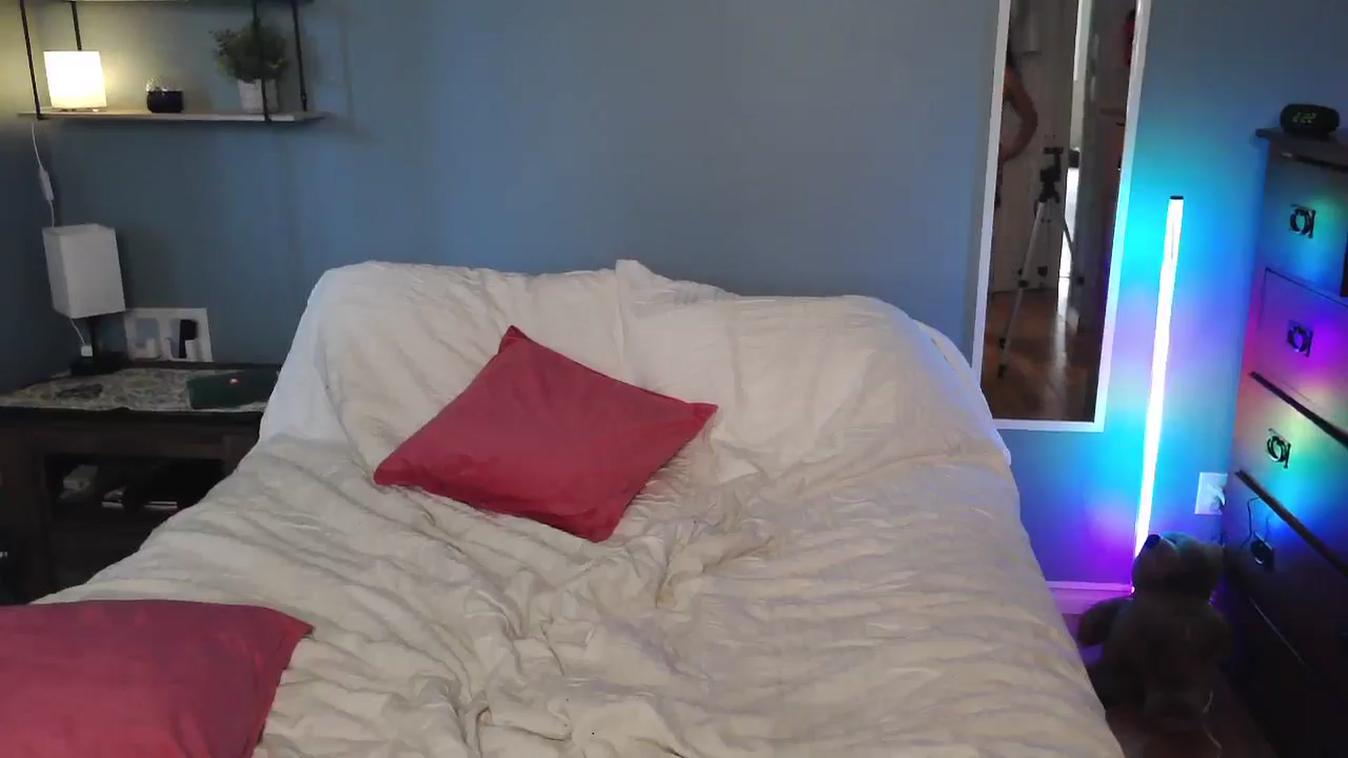 Gallery image thumbnail from sapphirefox's myfreecams stream on, 10/02/2024, 18:36 image 11 of 20