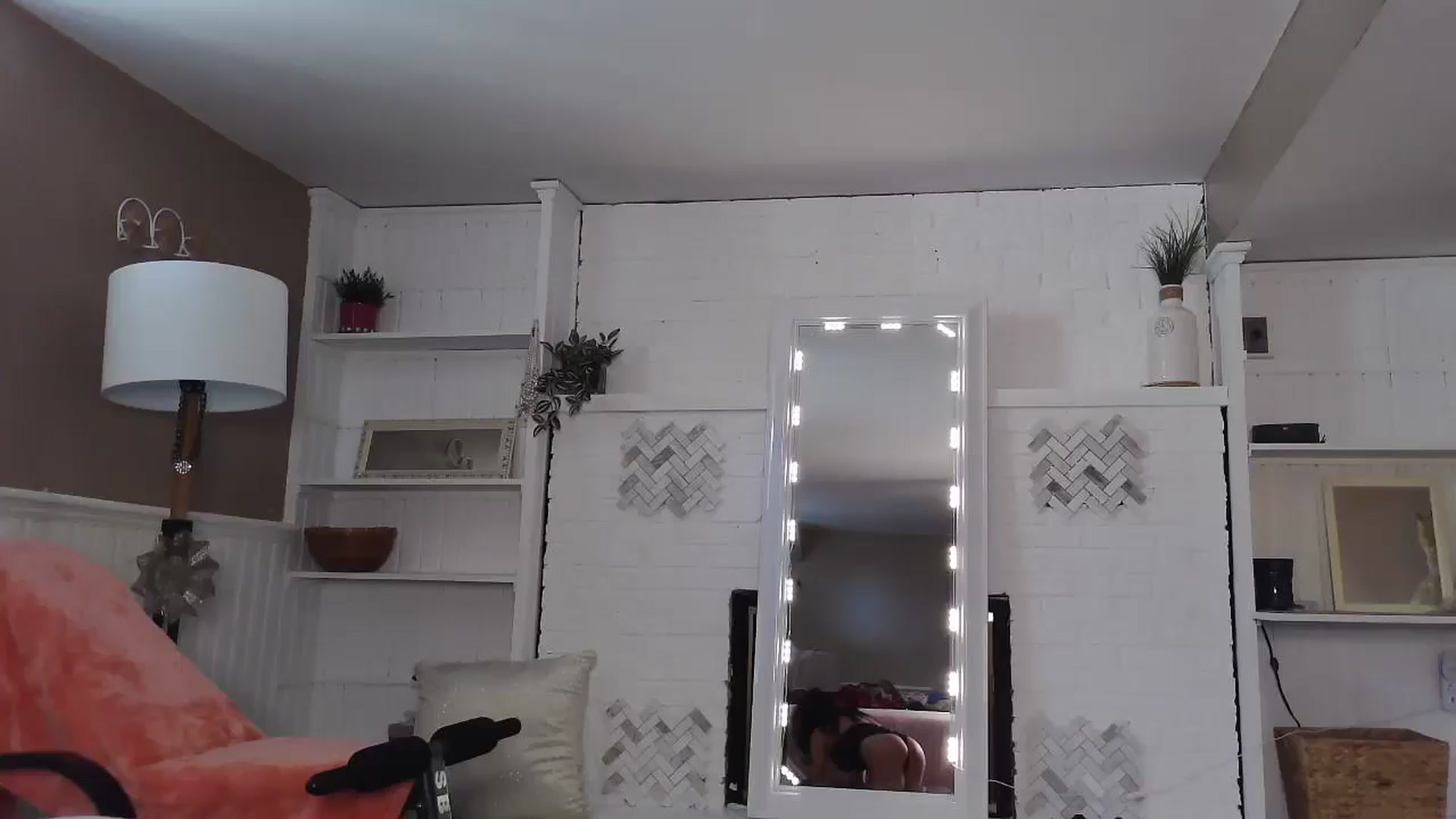 Gallery image thumbnail from sapphirefox's myfreecams stream on, 10/22/2024, 17:24 image 19 of 20