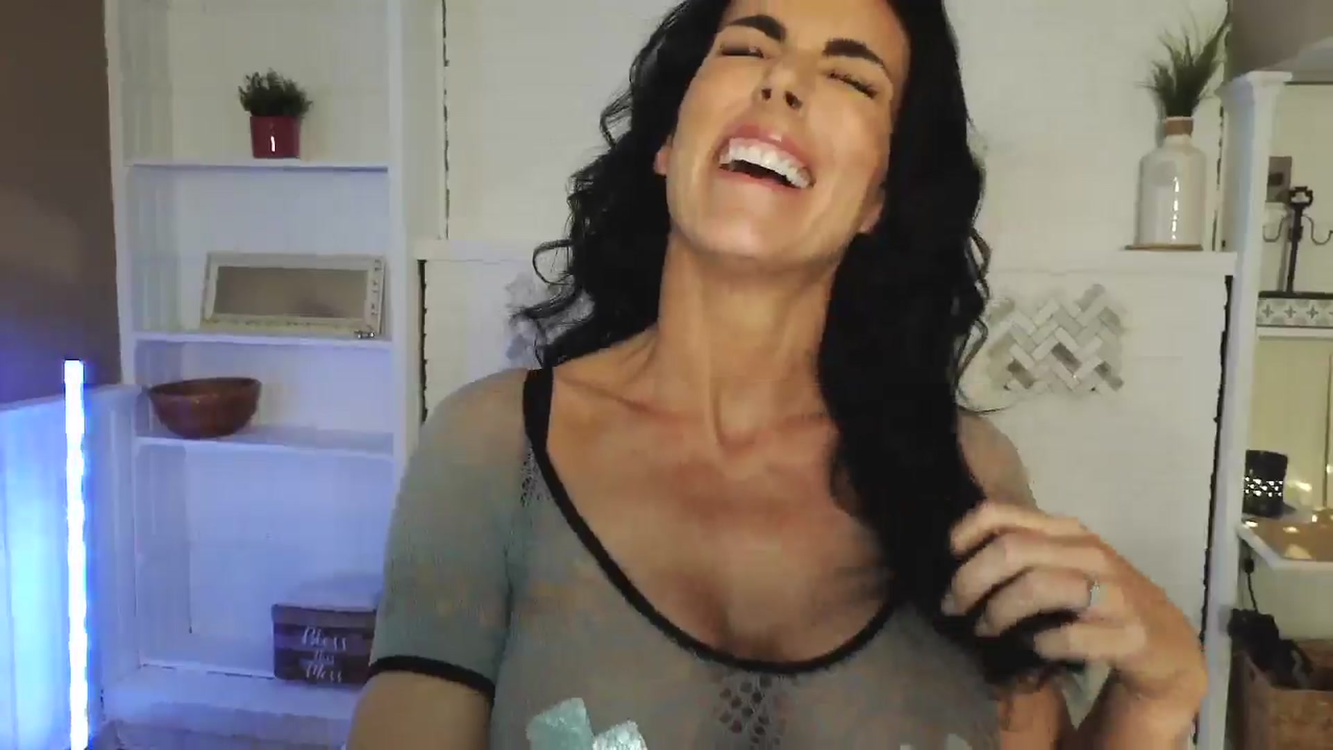 Gallery image thumbnail from sapphirefox's myfreecams stream on, 11/01/2024, 18:03 image 20 of 20