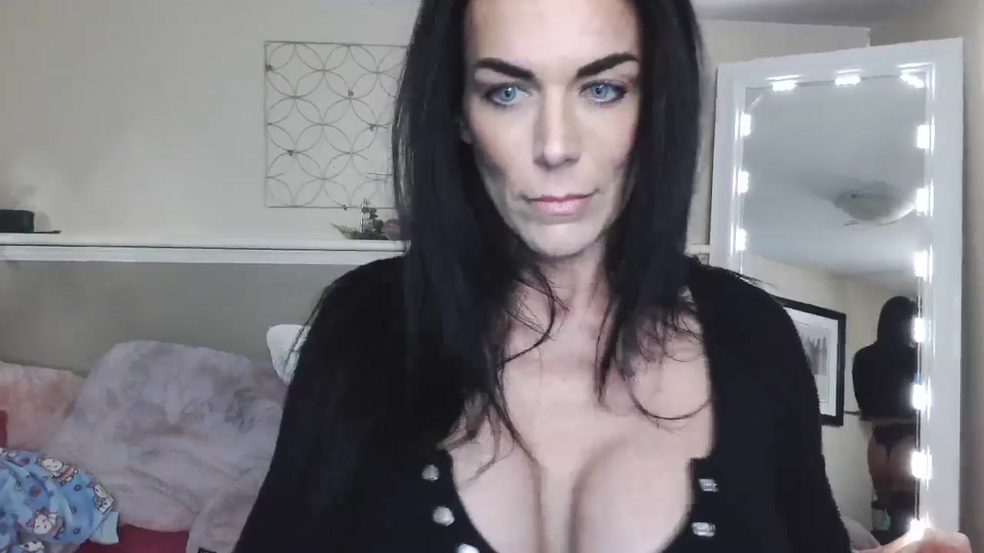 Gallery image thumbnail from sapphirefox's myfreecams stream on, 11/18/2024, 19:54 image 19 of 20