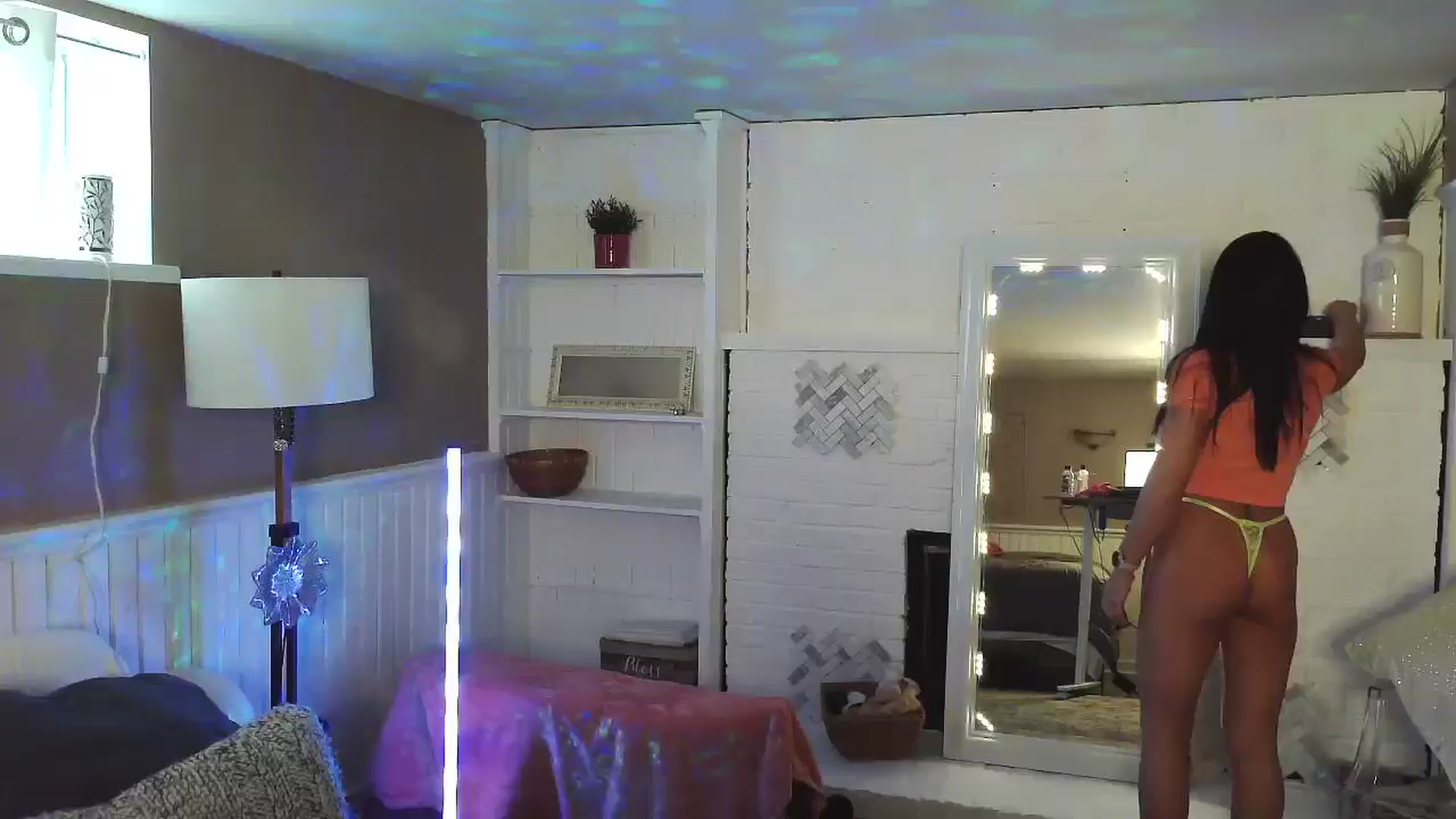 Gallery image thumbnail from sapphirefox's myfreecams stream on, 11/20/2024, 19:13 image 1 of 20