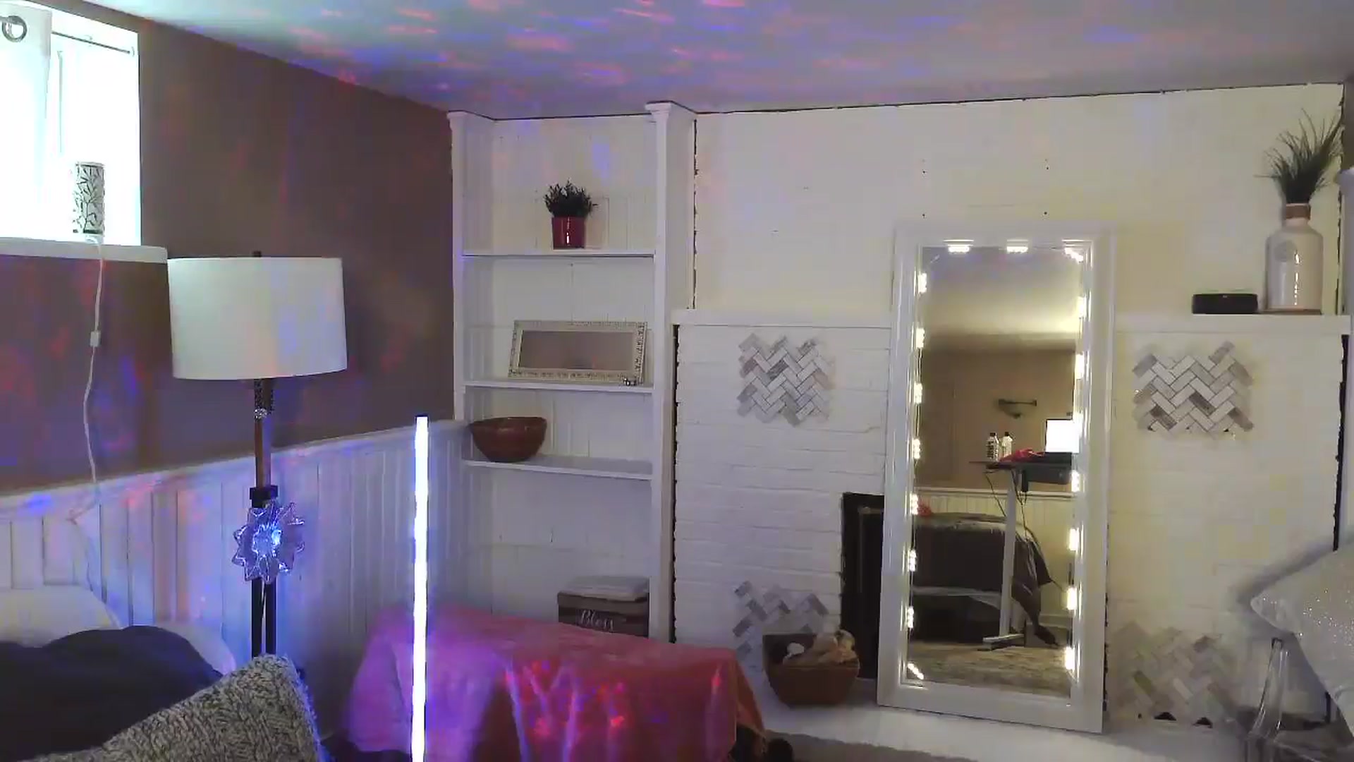 Gallery image thumbnail from sapphirefox's myfreecams stream on, 11/20/2024, 19:13 image 2 of 20