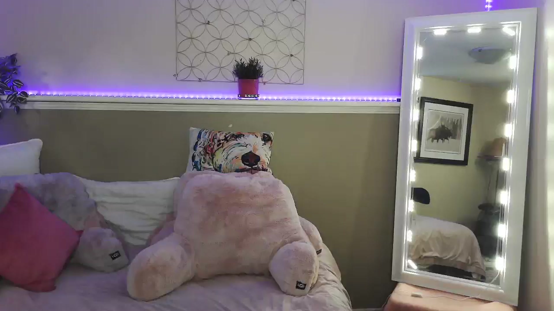 Gallery image thumbnail from sapphirefox's myfreecams stream on, 11/23/2024, 15:38 image 17 of 20