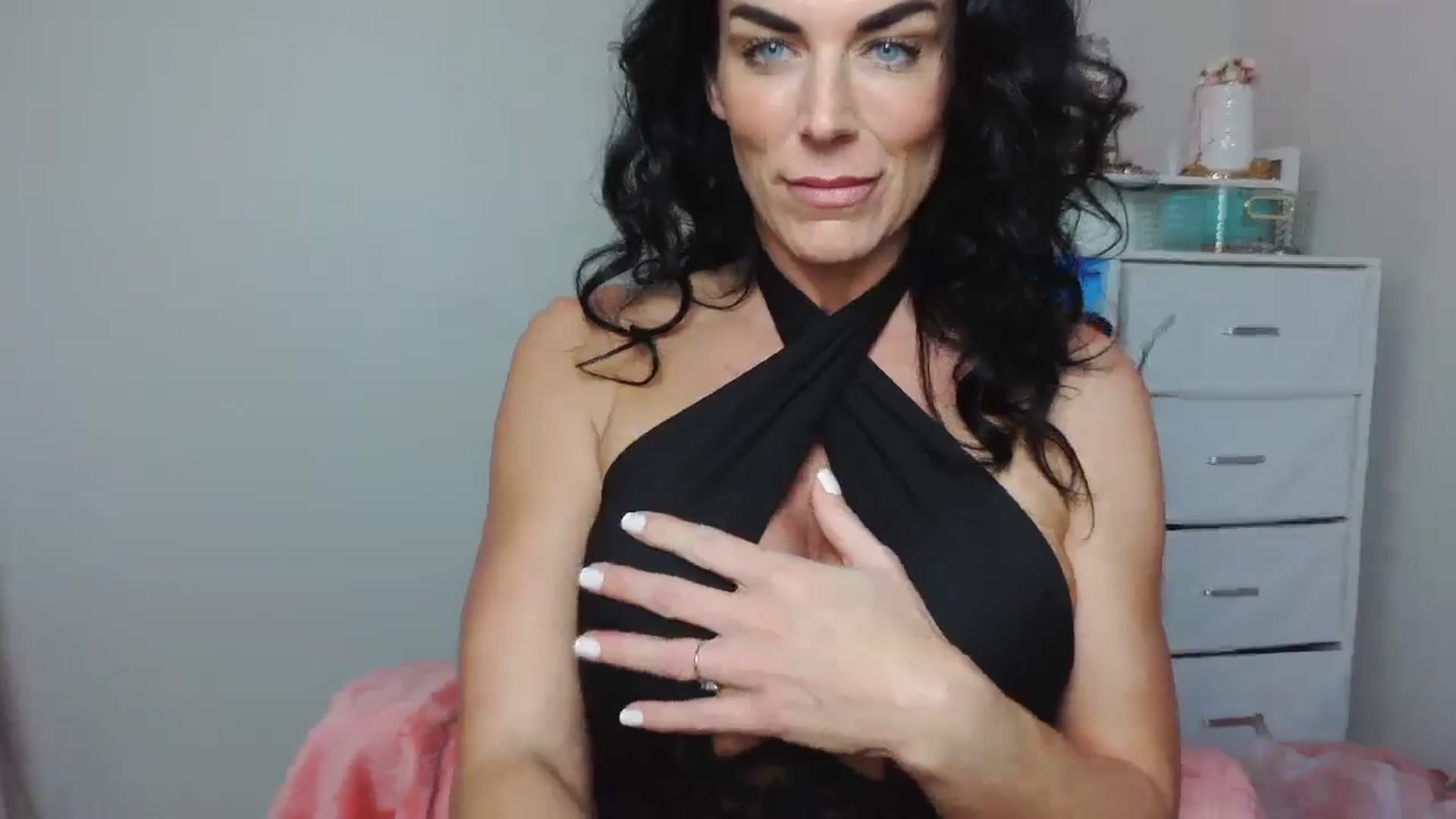 Gallery image thumbnail from sapphirefox's myfreecams stream on, 01/06/2025, 20:34 image 14 of 20