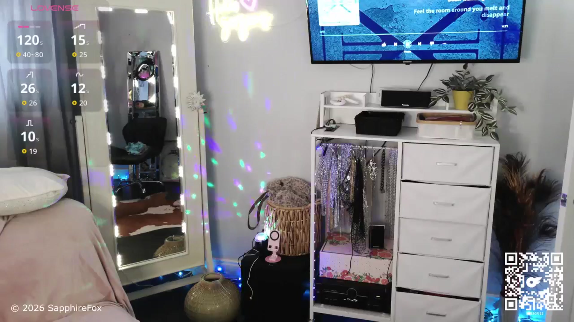 Gallery image thumbnail from sapphirefox's myfreecams stream on, 01/27/2026, 19:07 image 20 of 20