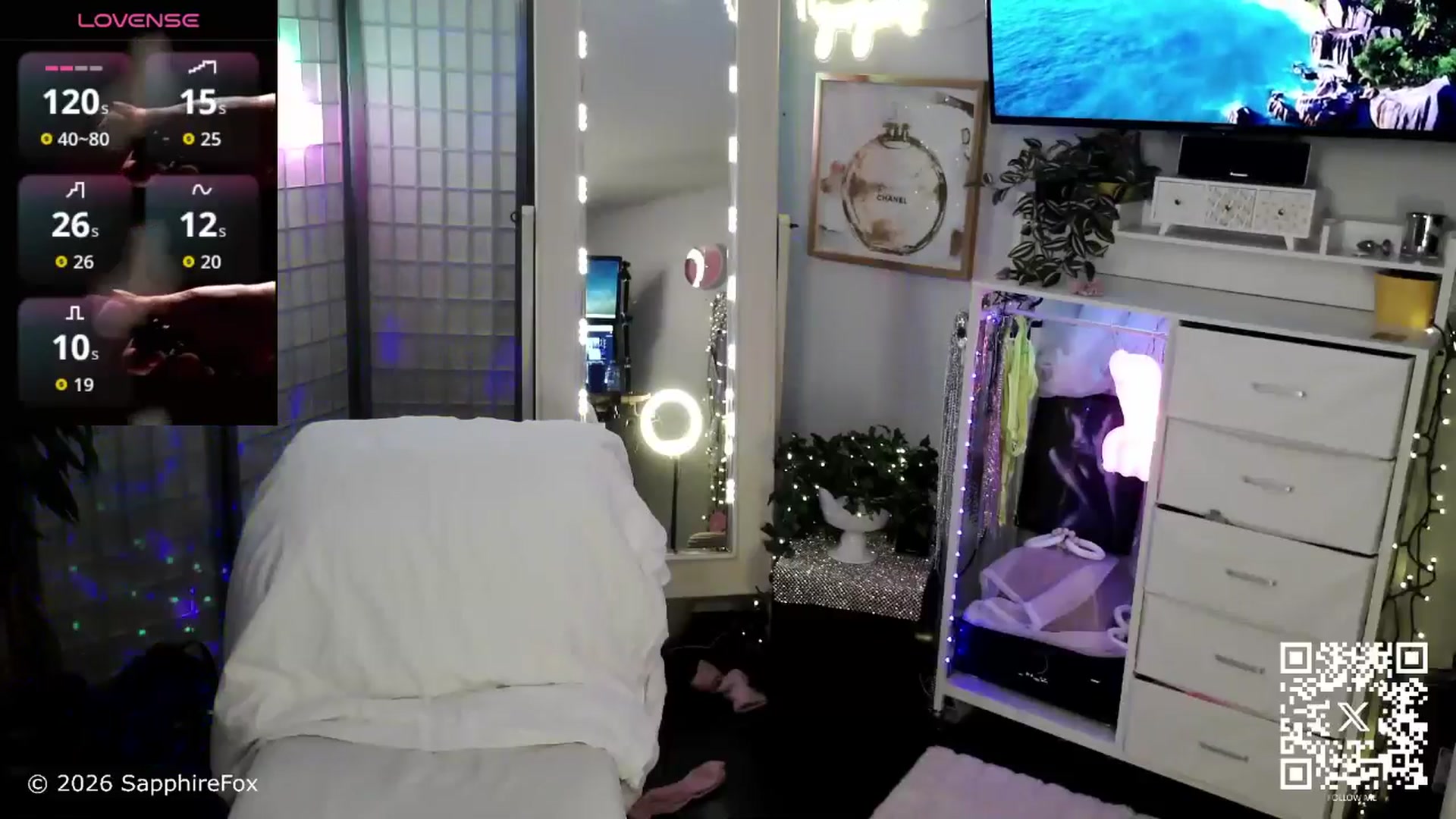 Gallery image thumbnail from sapphirefox's myfreecams stream on, 04/30/2026, 19:19 image 19 of 20