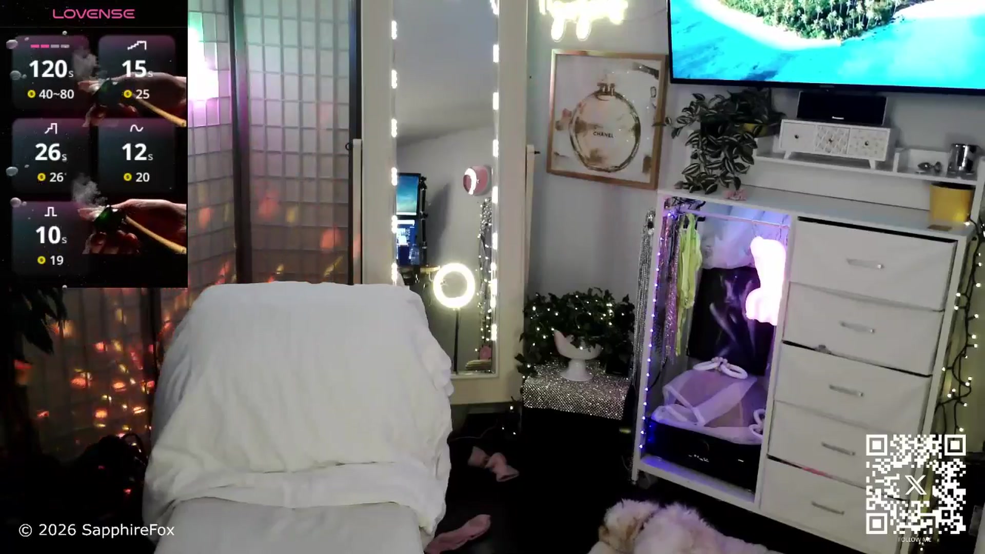 Gallery image thumbnail from sapphirefox's myfreecams stream on, 04/30/2026, 19:19 image 20 of 20