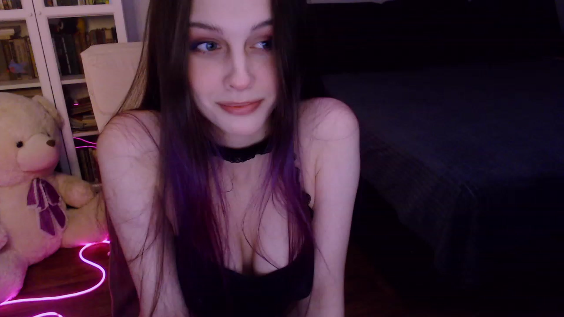 Gallery image thumbnail from sappphiree's myfreecams stream on, 10/09/2023, 24:22 image 7 of 20