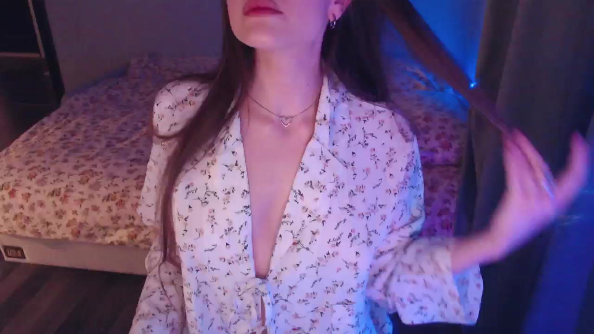 Gallery image thumbnail from sappphiree's myfreecams stream on, 12/21/2024, 19:18 image 7 of 20