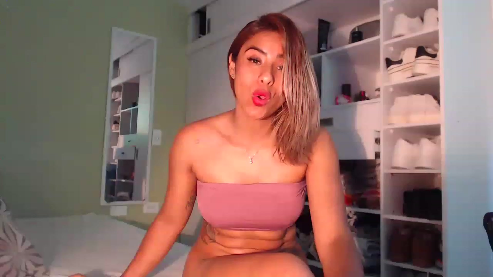 Gallery image thumbnail from sara_Leen's myfreecams stream on, 03/03/2023, 14:06 image 5 of 20