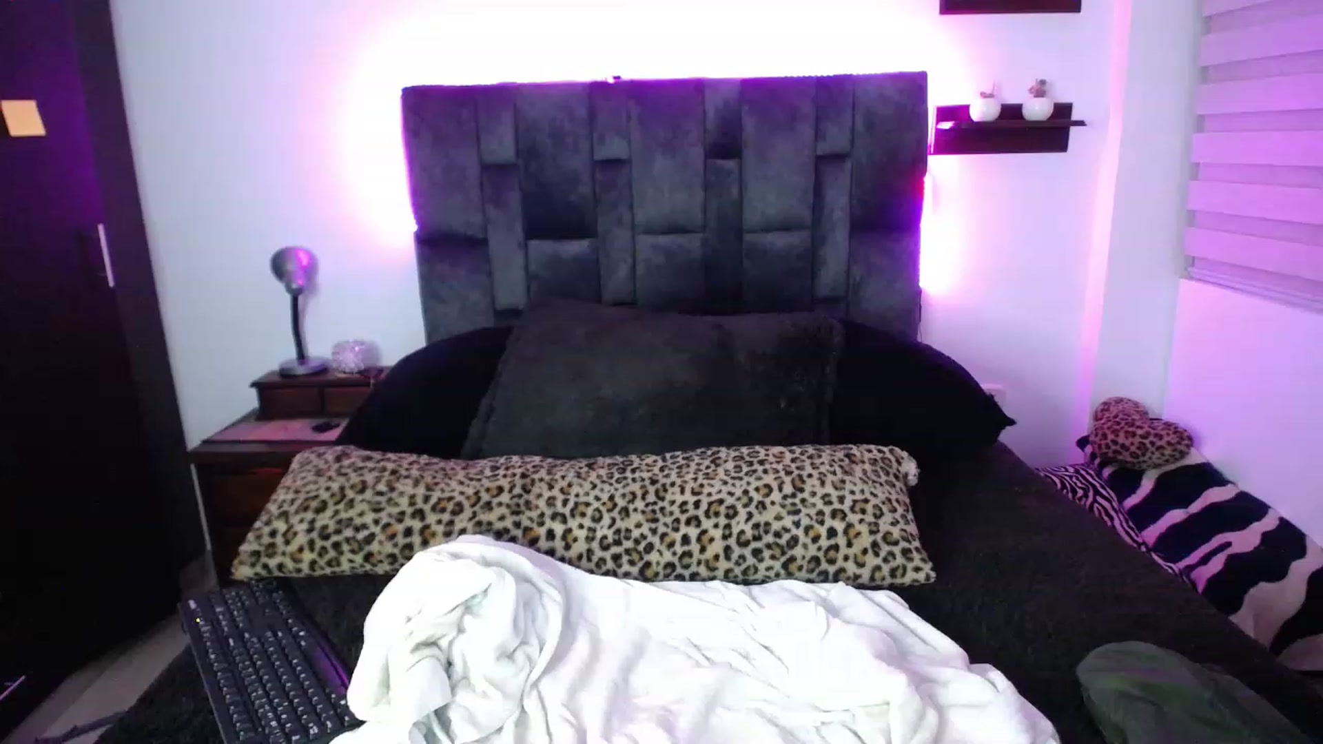 Gallery image thumbnail from sara_angel7's myfreecams stream on, 07/15/2023, 01:06 image 8 of 20