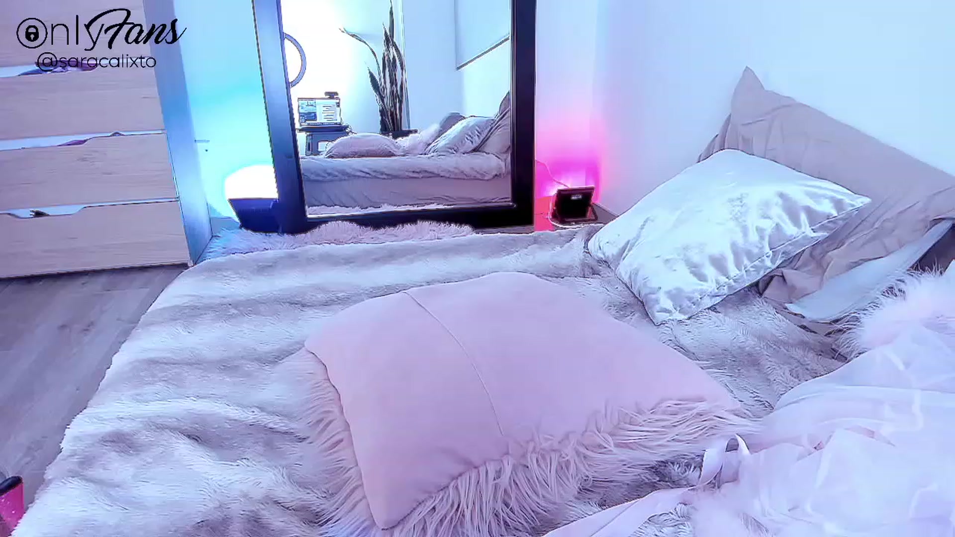 Gallery image thumbnail from saracalixtocr's myfreecams stream on, 02/15/2023, 02:10 image 20 of 20
