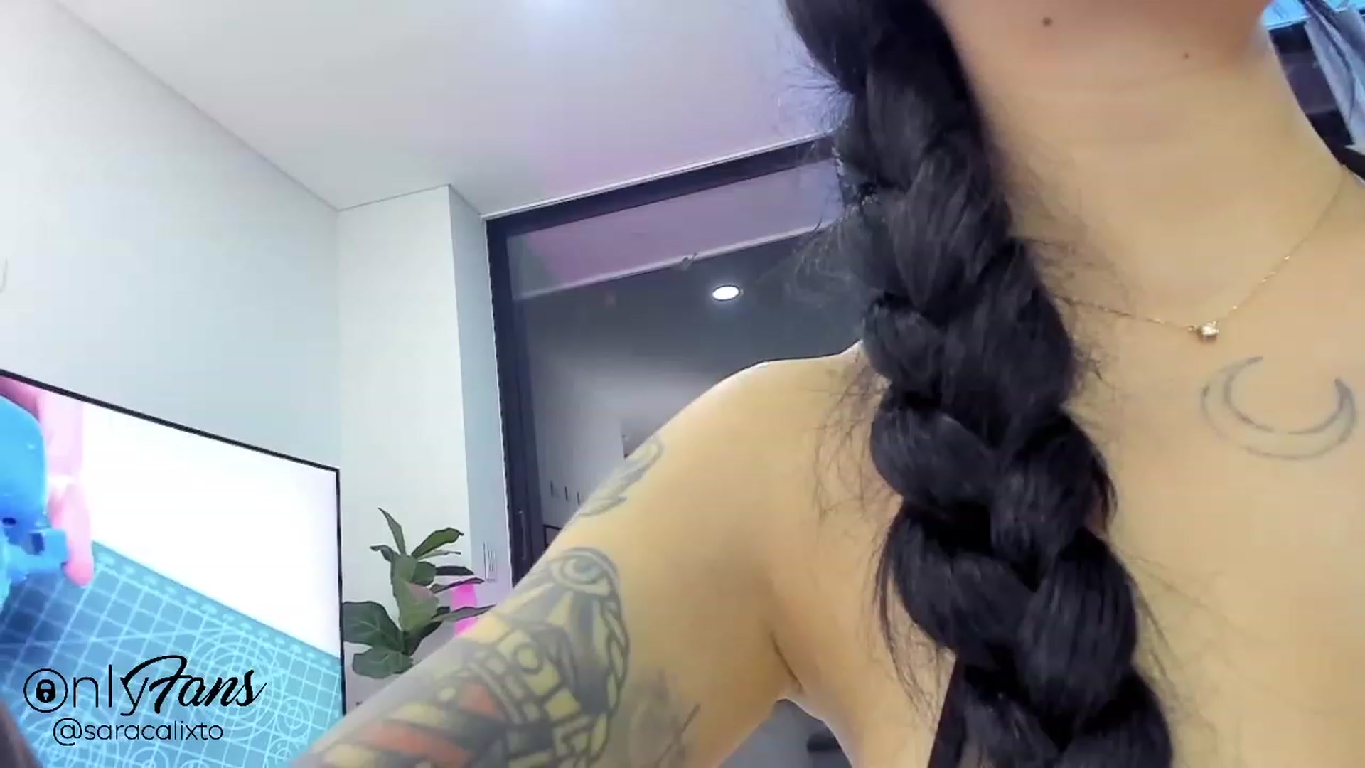 Gallery image thumbnail from saracalixtocr's myfreecams stream on, 10/20/2023, 02:02 image 6 of 20