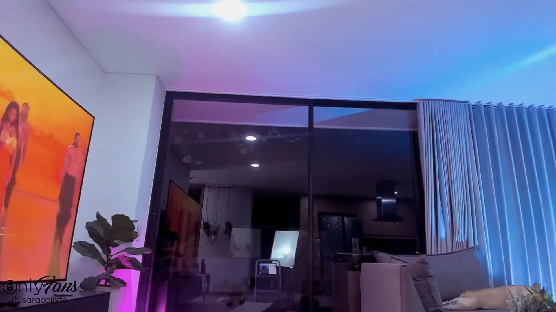 Gallery image thumbnail from saracalixtocr's myfreecams stream on, 11/11/2023, 04:20 image 1 of 20