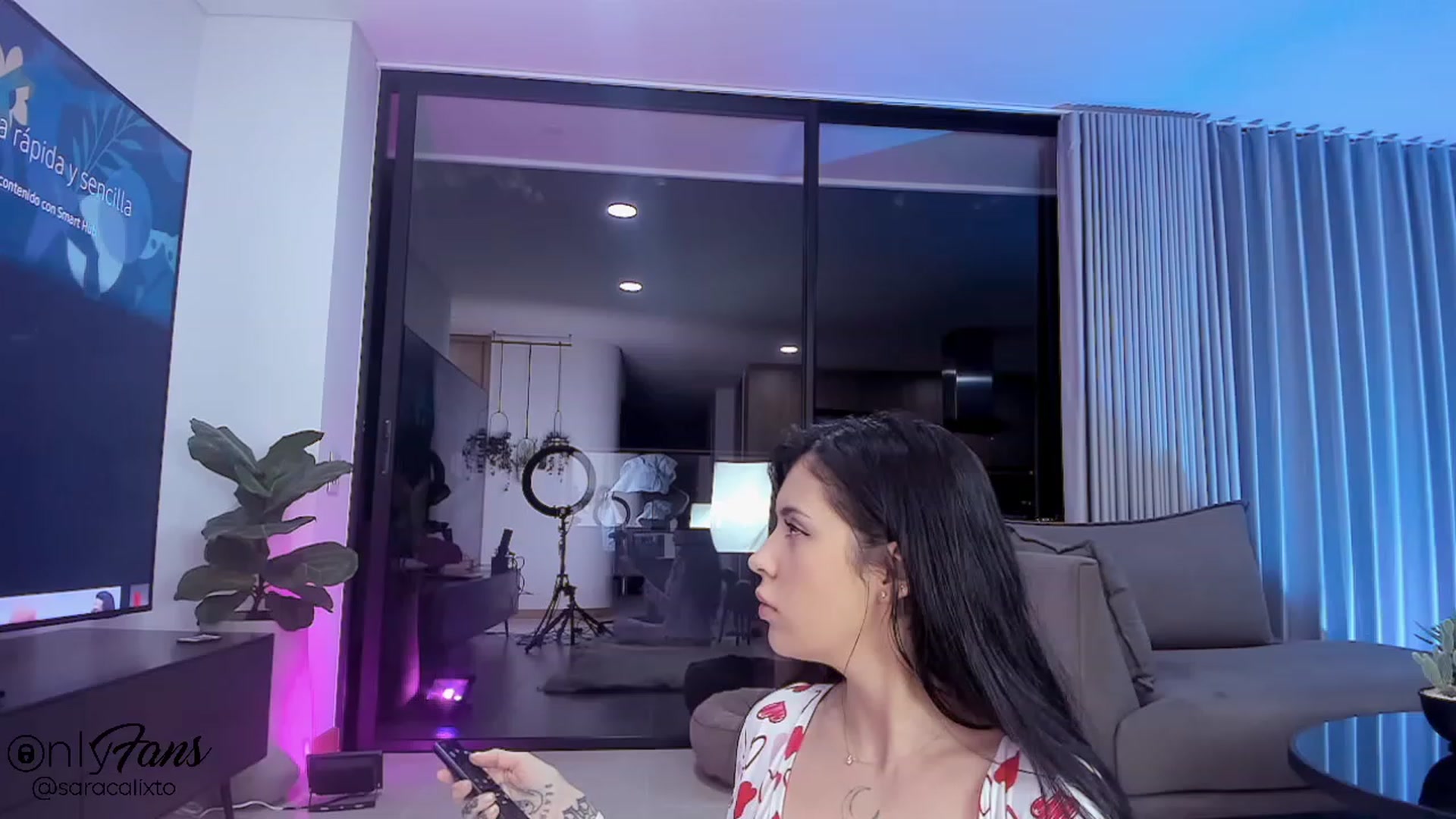 Gallery image thumbnail from saracalixtocr's myfreecams stream on, 11/16/2023, 03:24 image 14 of 20