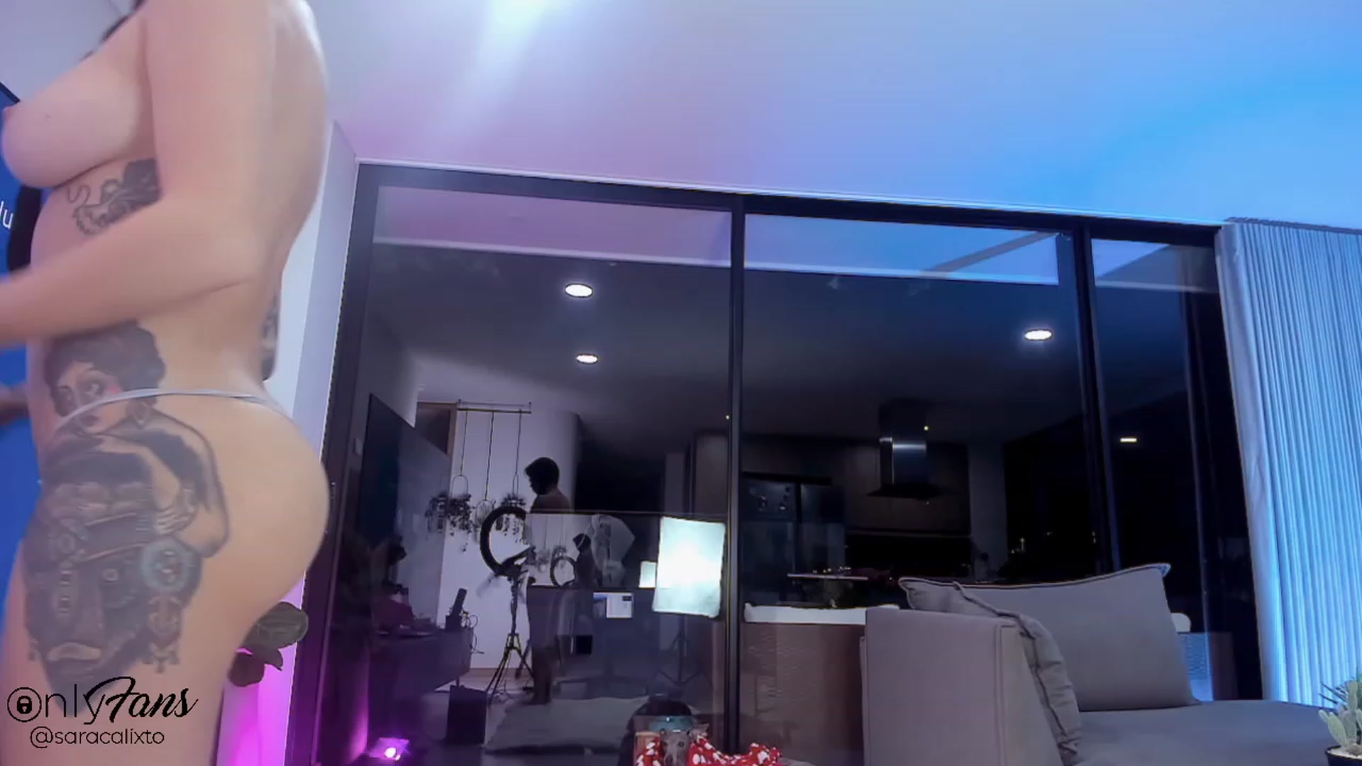 Gallery image thumbnail from saracalixtocr's myfreecams stream on, 11/17/2023, 01:27 image 6 of 20