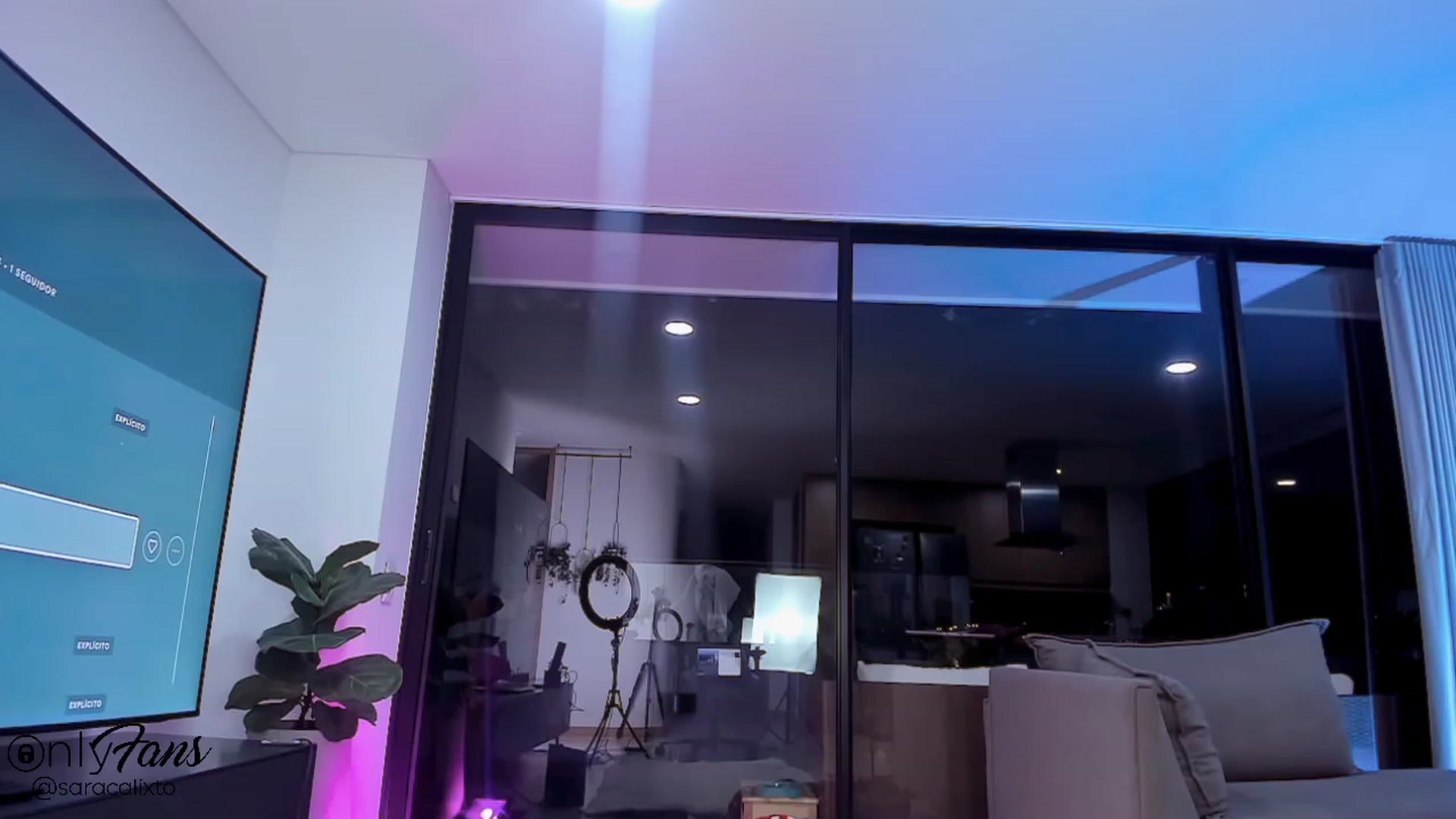 Gallery image thumbnail from saracalixtocr's myfreecams stream on, 11/17/2023, 01:27 image 17 of 20
