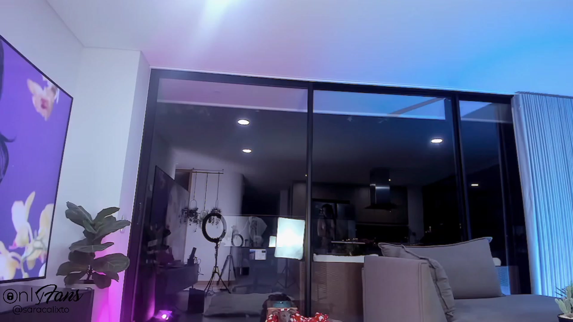 Gallery image thumbnail from saracalixtocr's myfreecams stream on, 11/17/2023, 01:27 image 9 of 20