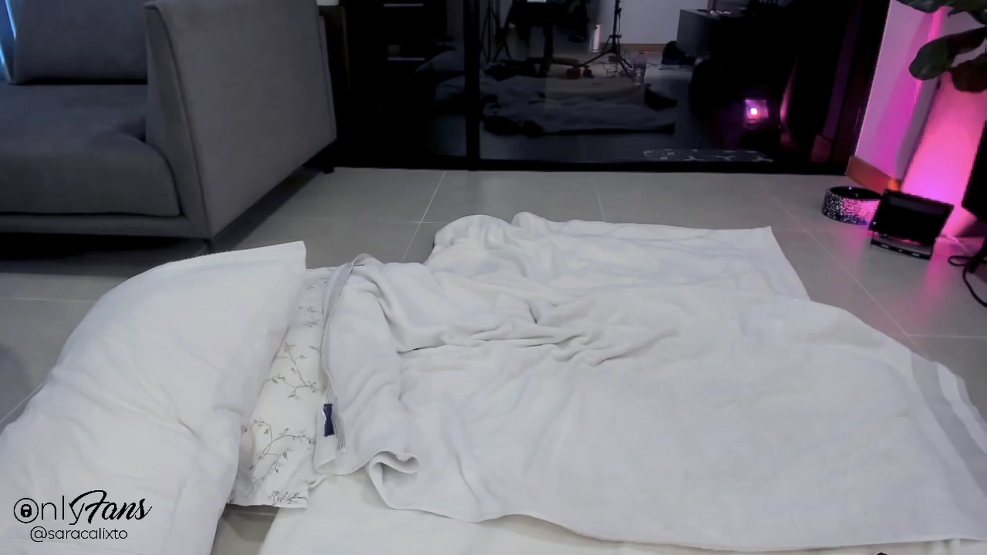 Gallery image thumbnail from saracalixtocr's myfreecams stream on, 04/04/2024, 05:13 image 20 of 20