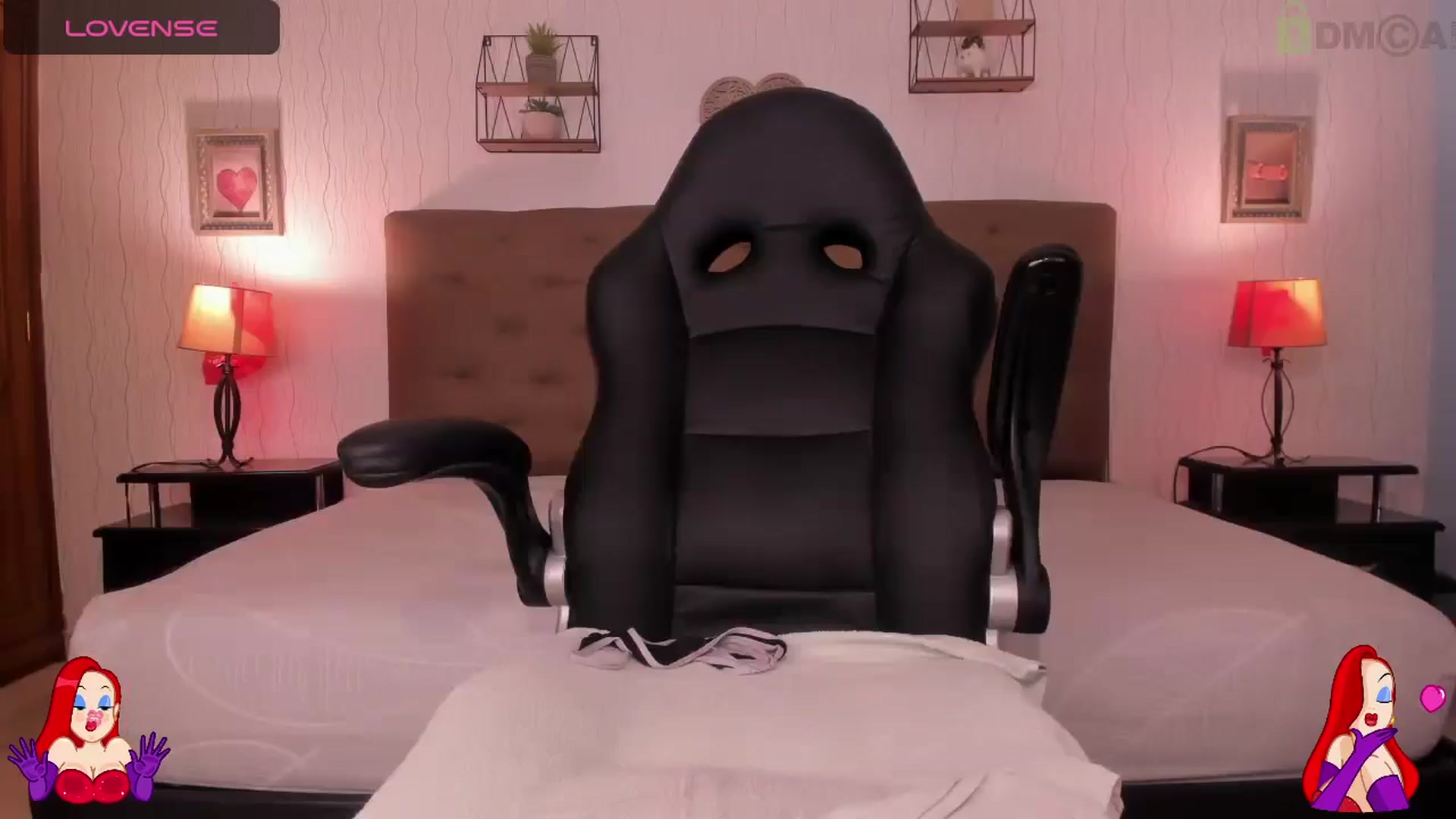 Gallery image thumbnail from saratatoo_'s myfreecams stream on, 05/31/2024, 07:15 image 17 of 20