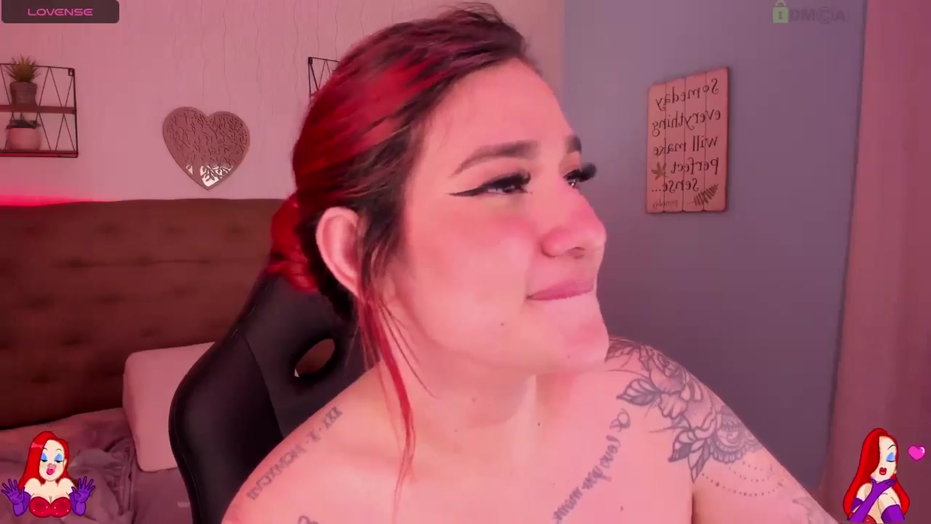 Gallery image thumbnail from saratatoo_'s myfreecams stream on, 09/08/2024, 08:08 image 15 of 20