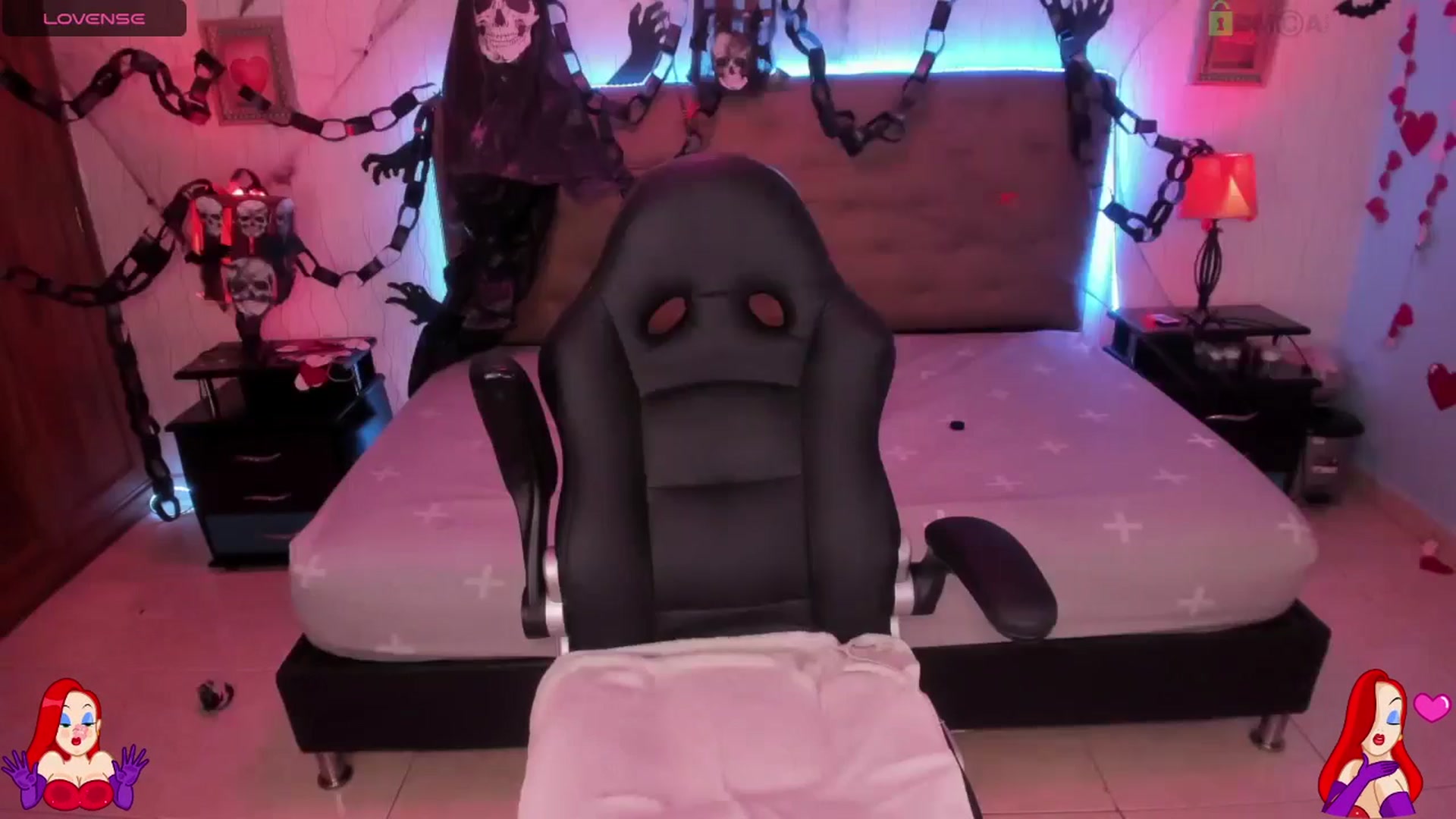 Gallery image thumbnail from saratatoo_'s myfreecams stream on, 10/31/2024, 09:50 image 10 of 20