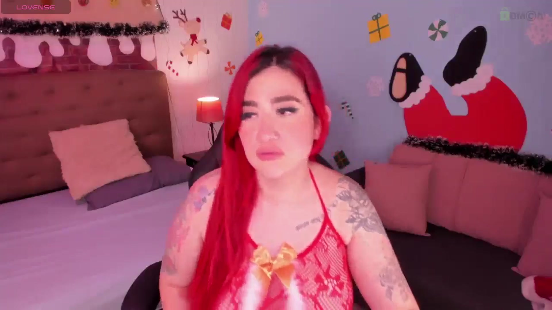 Gallery image thumbnail from saratatoo_'s myfreecams stream on, 12/15/2024, 08:11 image 6 of 20