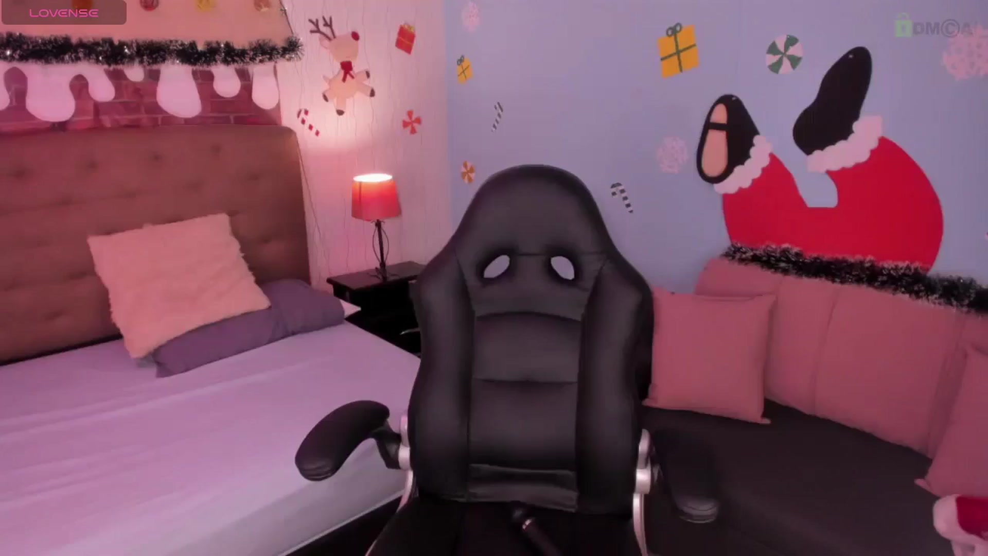 Gallery image thumbnail from saratatoo_'s myfreecams stream on, 12/15/2024, 08:11 image 10 of 20